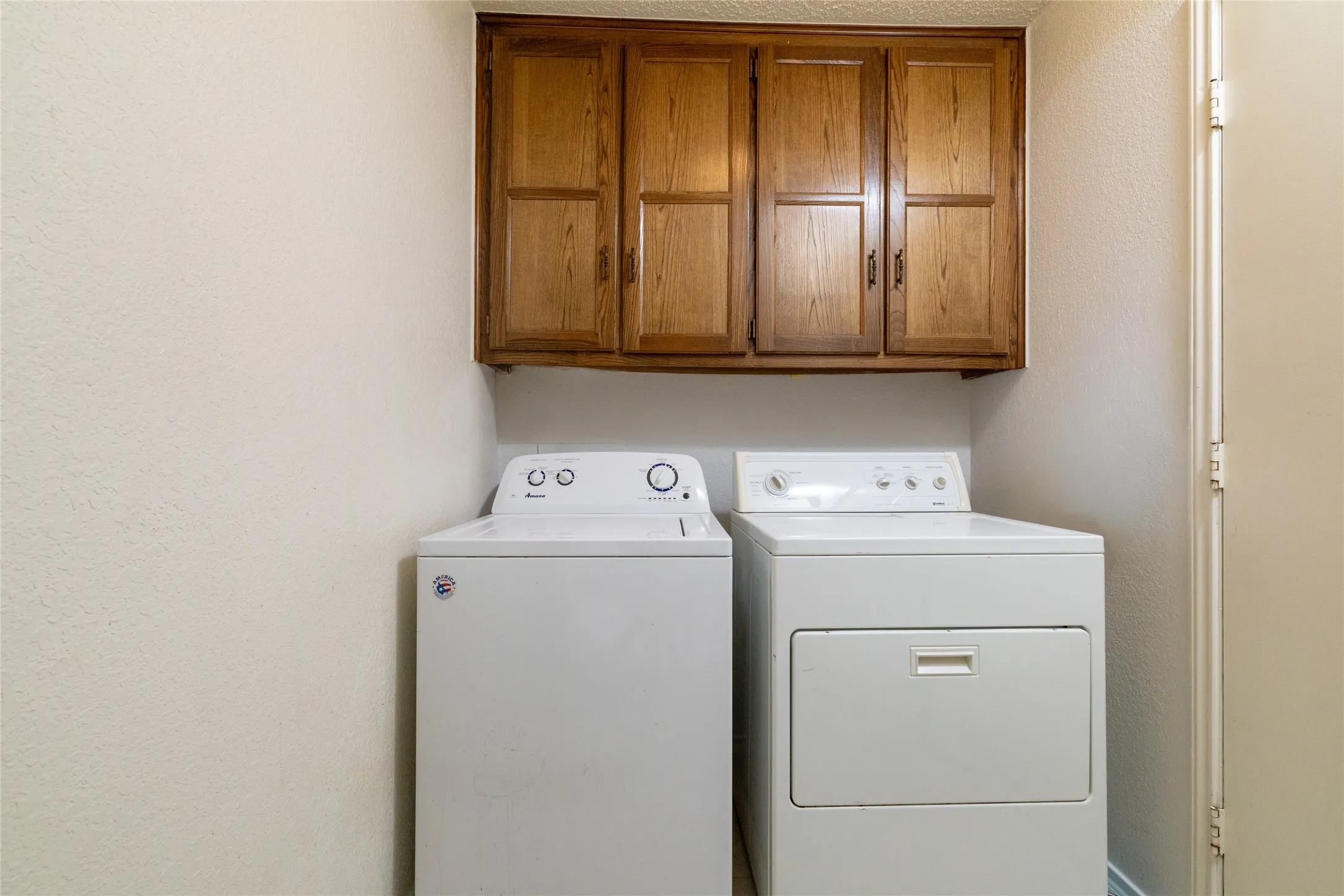 Single Family Residence For Sale in Tarrant County , 1211 Brookfield Lane, Mansfield, Texas 76063, 3 Bedroom, 2 Bathroom, 2 Garage spaces, 1,937 Sqft, built in 1980, mls#21312164, Real Estate Agent in Mansfield, Homes For Sale in Tarrant county, Homes For Sale in Mansfield, Realtor in Mansfield Texas, Real Estate Brokerage Independent Realty Texas, Luminita Cordes Realtor