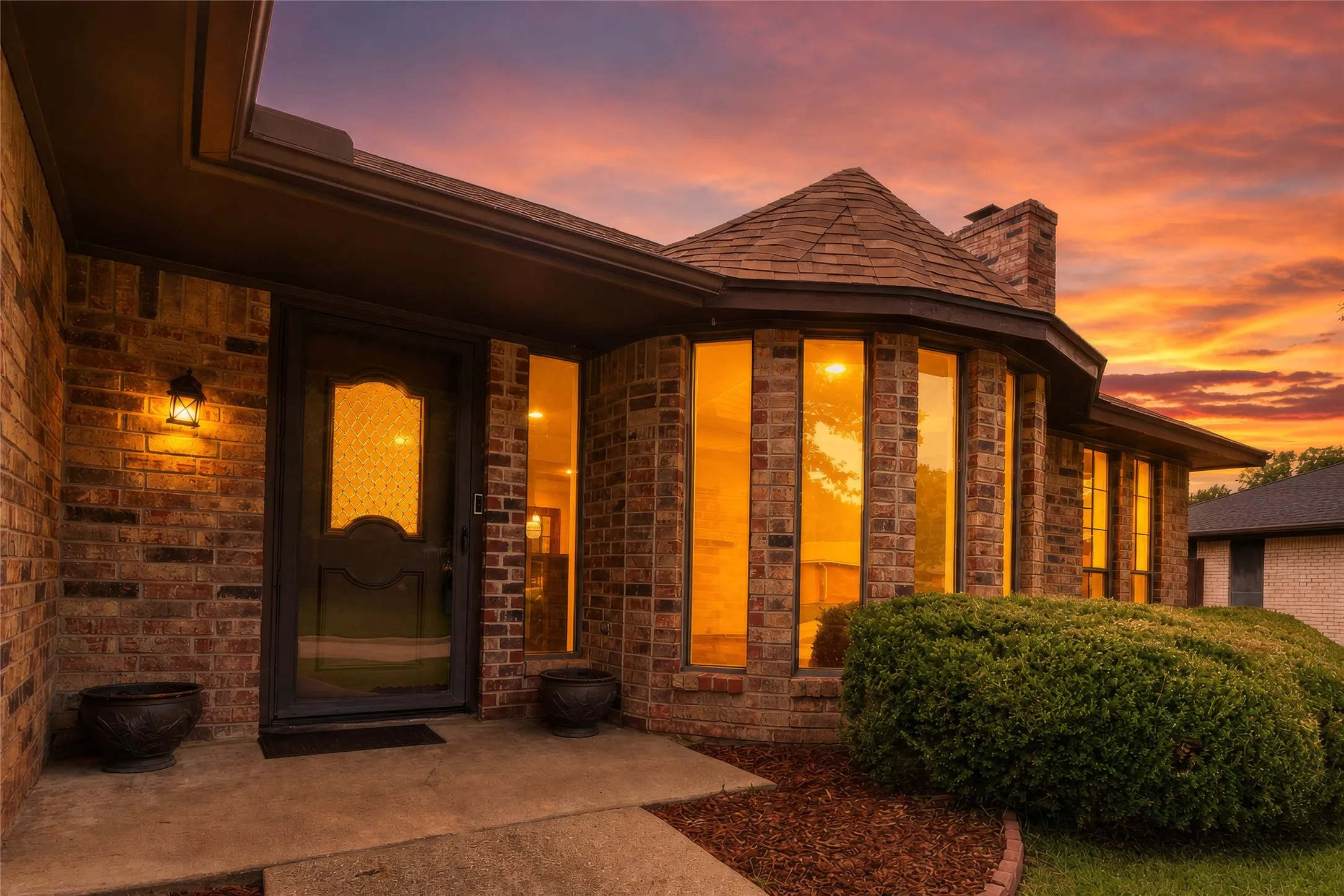 Single Family Residence For Sale in Tarrant County , 1211 Brookfield Lane, Mansfield, Texas 76063, 3 Bedroom, 2 Bathroom, 2 Garage spaces, 1,937 Sqft, built in 1980, mls#21312164, Real Estate Agent in Mansfield, Homes For Sale in Tarrant county, Homes For Sale in Mansfield, Realtor in Mansfield Texas, Real Estate Brokerage Independent Realty Texas, Luminita Cordes Realtor
