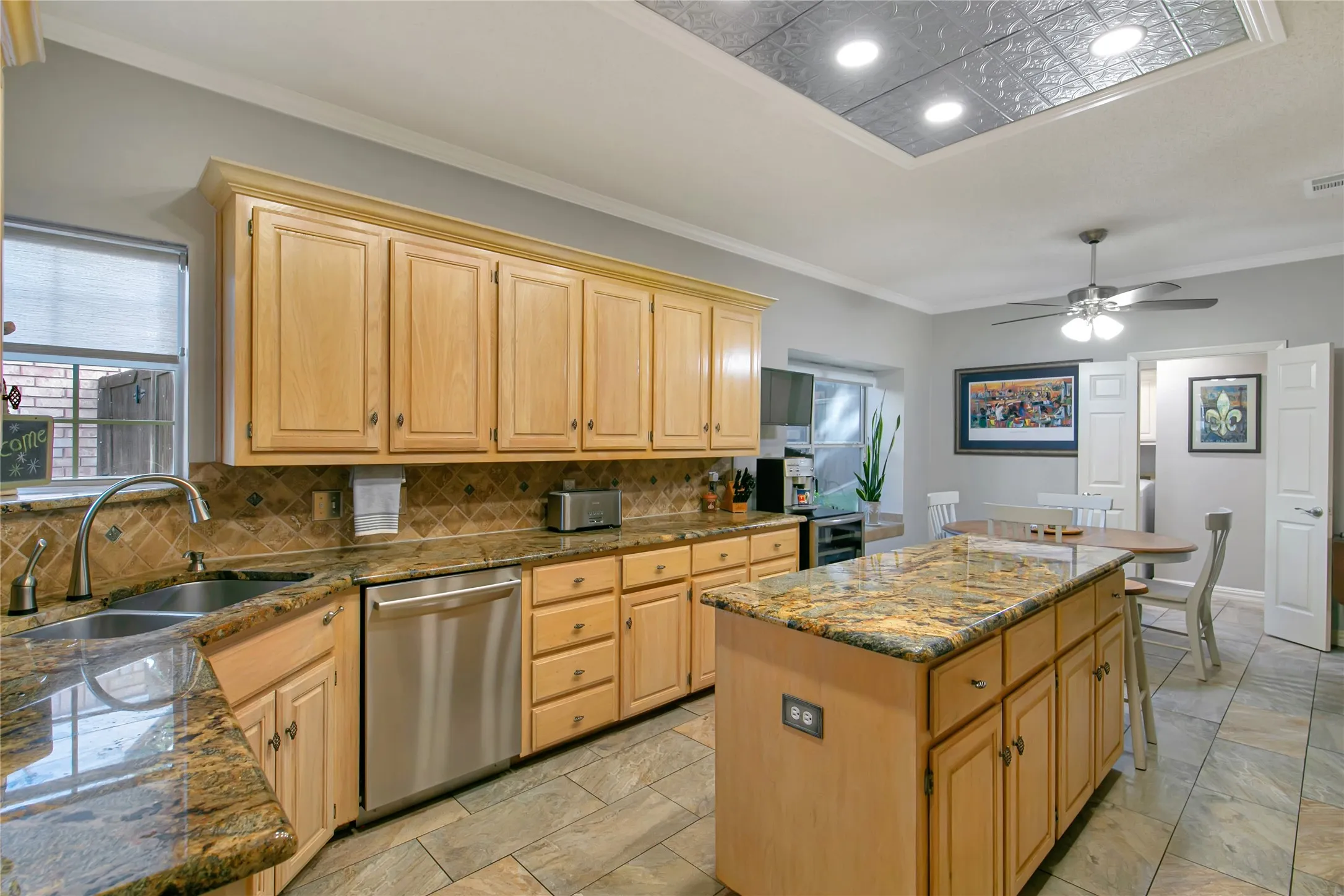 Single Family Residence For Sale in Tarrant County , 2536 Oak Brook Drive, Bedford, Texas 76021, 3 Bedroom, 2 Bathroom, 2 Garage spaces, 2,439 Sqft, built in 1993, mls#21311950, Real Estate Agent in Bedford, Homes For Sale in Tarrant county, Homes For Sale in Bedford, Realtor in Bedford Texas, Real Estate Brokerage Independent Realty Texas, Luminita Cordes Realtor