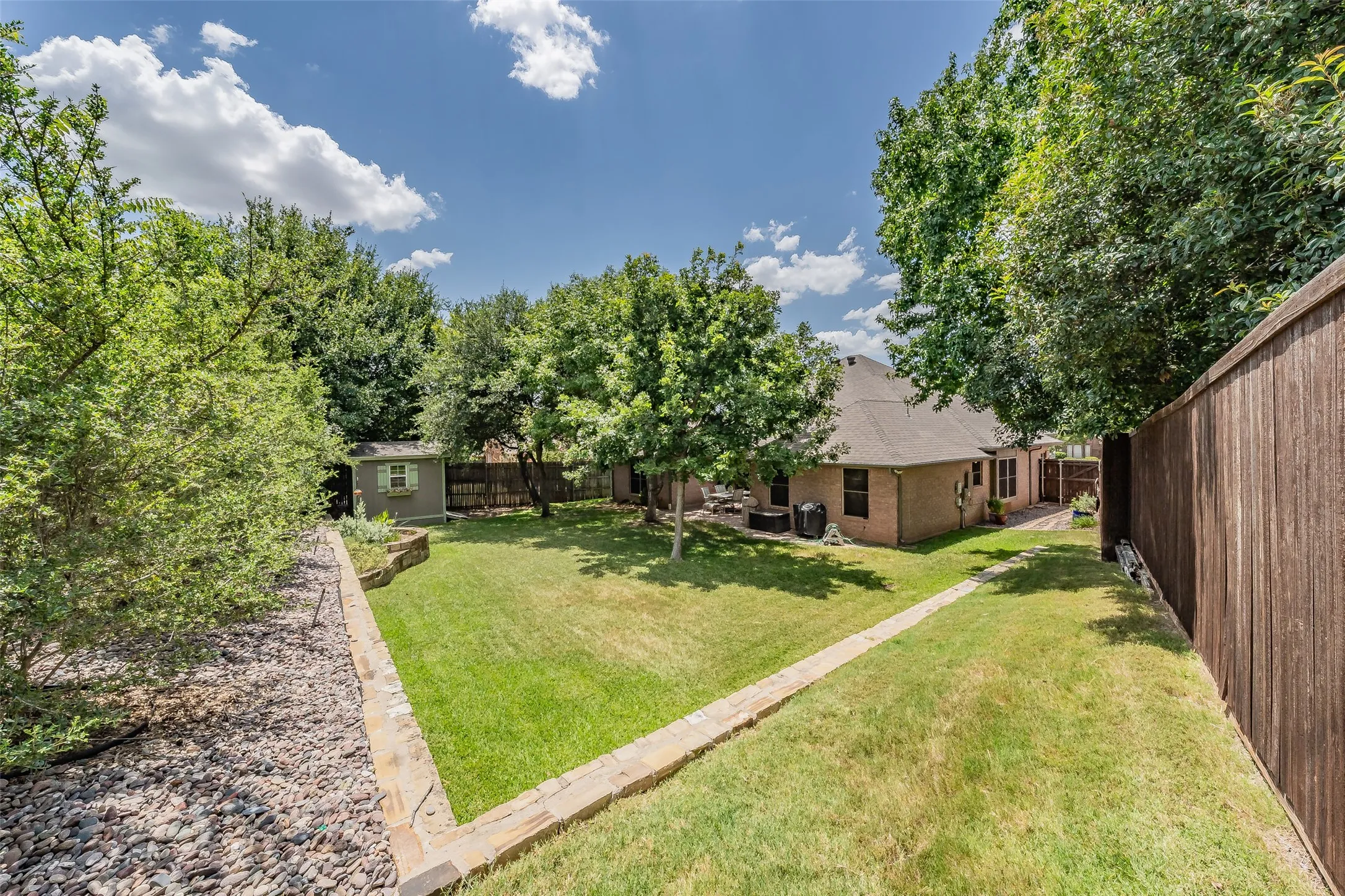 Single Family Residence For Sale in Tarrant County , 2536 Oak Brook Drive, Bedford, Texas 76021, 3 Bedroom, 2 Bathroom, 2 Garage spaces, 2,439 Sqft, built in 1993, mls#21311950, Real Estate Agent in Bedford, Homes For Sale in Tarrant county, Homes For Sale in Bedford, Realtor in Bedford Texas, Real Estate Brokerage Independent Realty Texas, Luminita Cordes Realtor