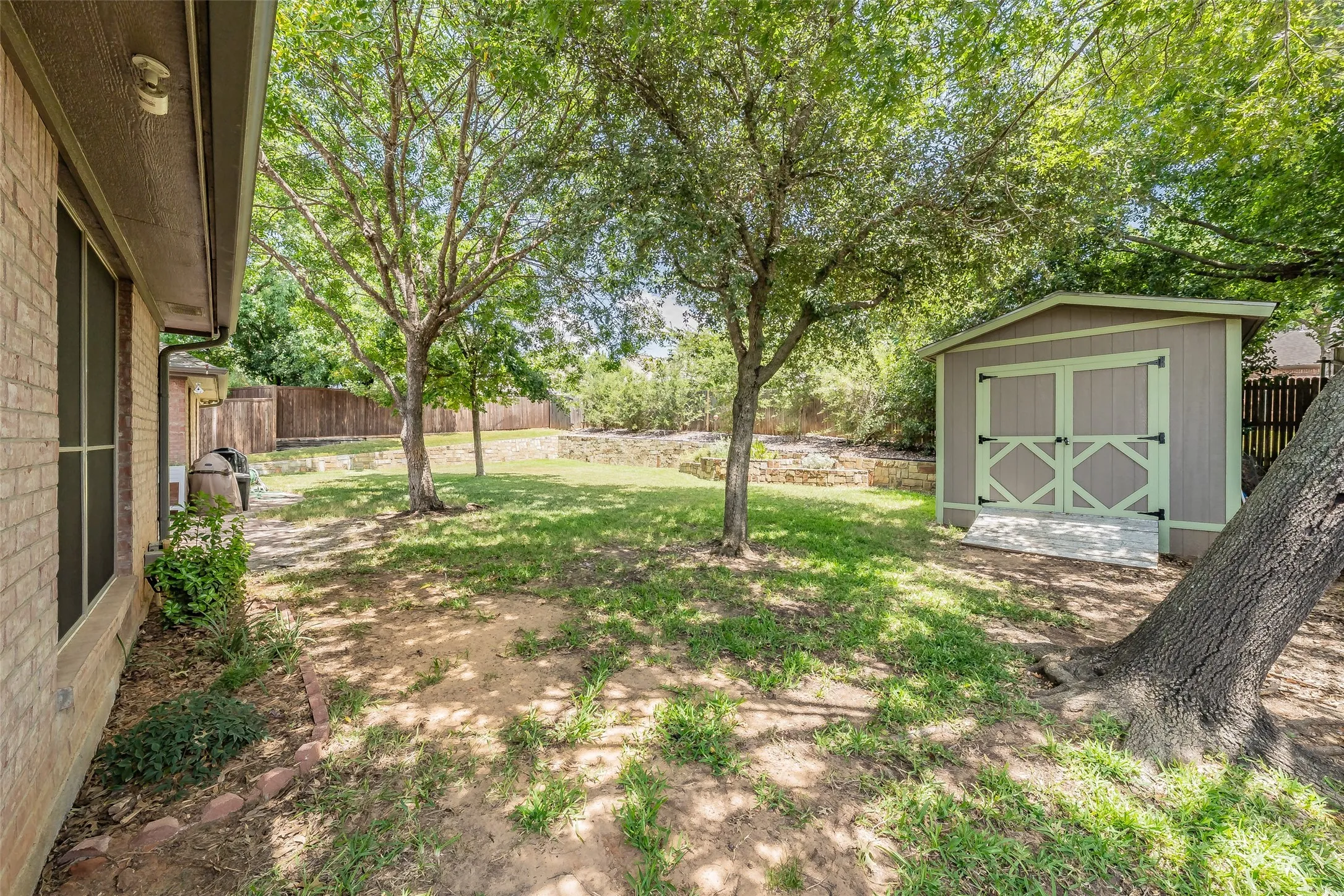 Single Family Residence For Sale in Tarrant County , 2536 Oak Brook Drive, Bedford, Texas 76021, 3 Bedroom, 2 Bathroom, 2 Garage spaces, 2,439 Sqft, built in 1993, mls#21311950, Real Estate Agent in Bedford, Homes For Sale in Tarrant county, Homes For Sale in Bedford, Realtor in Bedford Texas, Real Estate Brokerage Independent Realty Texas, Luminita Cordes Realtor