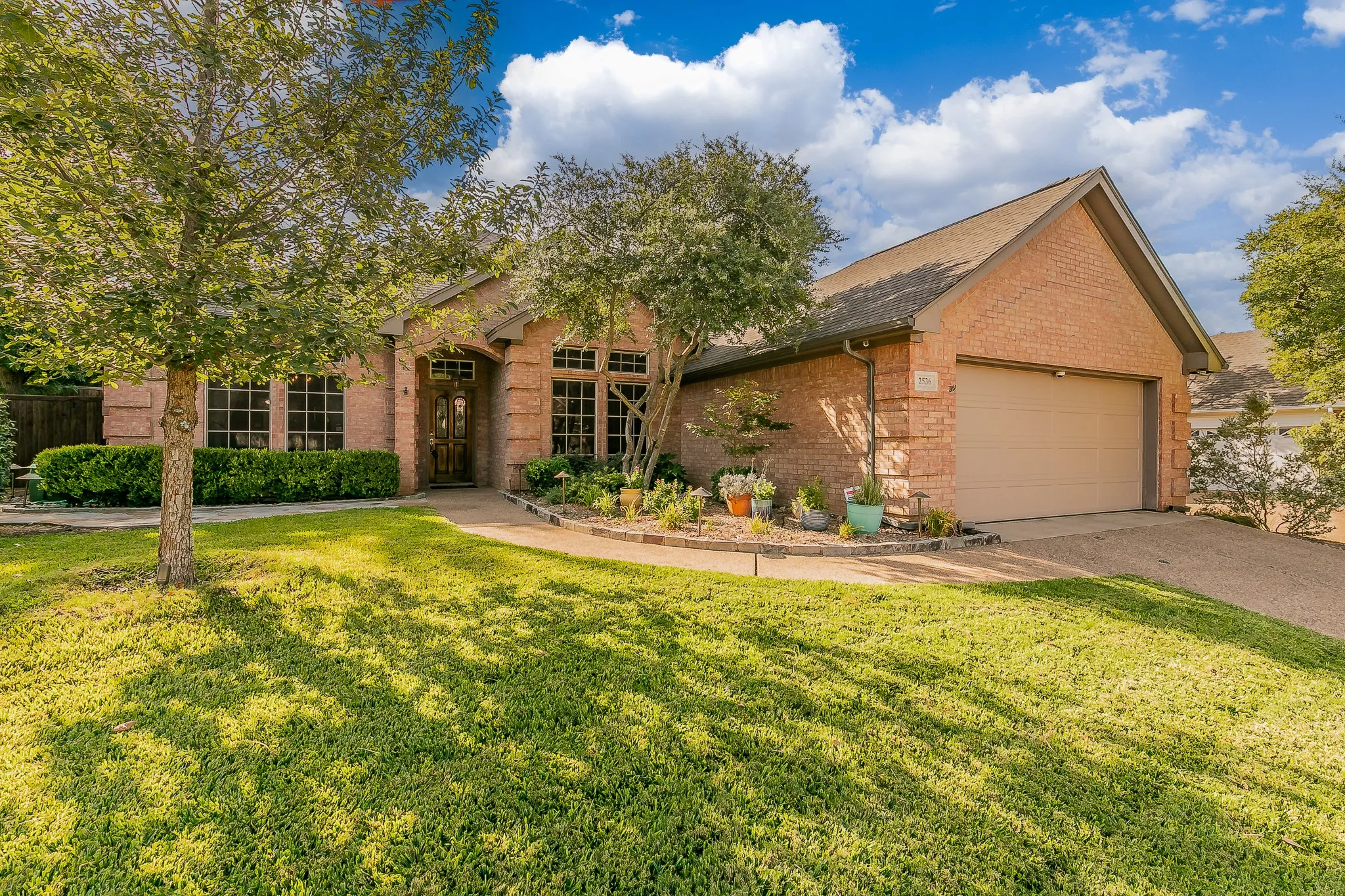 Single Family Residence For Sale in Tarrant County , 2536 Oak Brook Drive, Bedford, Texas 76021, 3 Bedroom, 2 Bathroom, 2 Garage spaces, 2,439 Sqft, built in 1993, mls#21311950, Real Estate Agent in Bedford, Homes For Sale in Tarrant county, Homes For Sale in Bedford, Realtor in Bedford Texas, Real Estate Brokerage Independent Realty Texas, Luminita Cordes Realtor