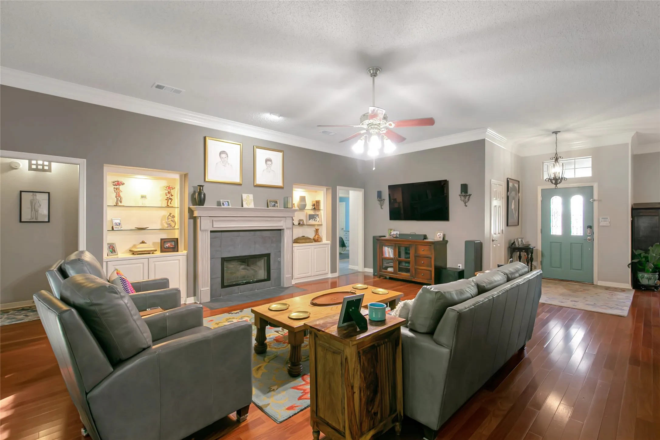 Single Family Residence For Sale in Tarrant County , 2536 Oak Brook Drive, Bedford, Texas 76021, 3 Bedroom, 2 Bathroom, 2 Garage spaces, 2,439 Sqft, built in 1993, mls#21311950, Real Estate Agent in Bedford, Homes For Sale in Tarrant county, Homes For Sale in Bedford, Realtor in Bedford Texas, Real Estate Brokerage Independent Realty Texas, Luminita Cordes Realtor