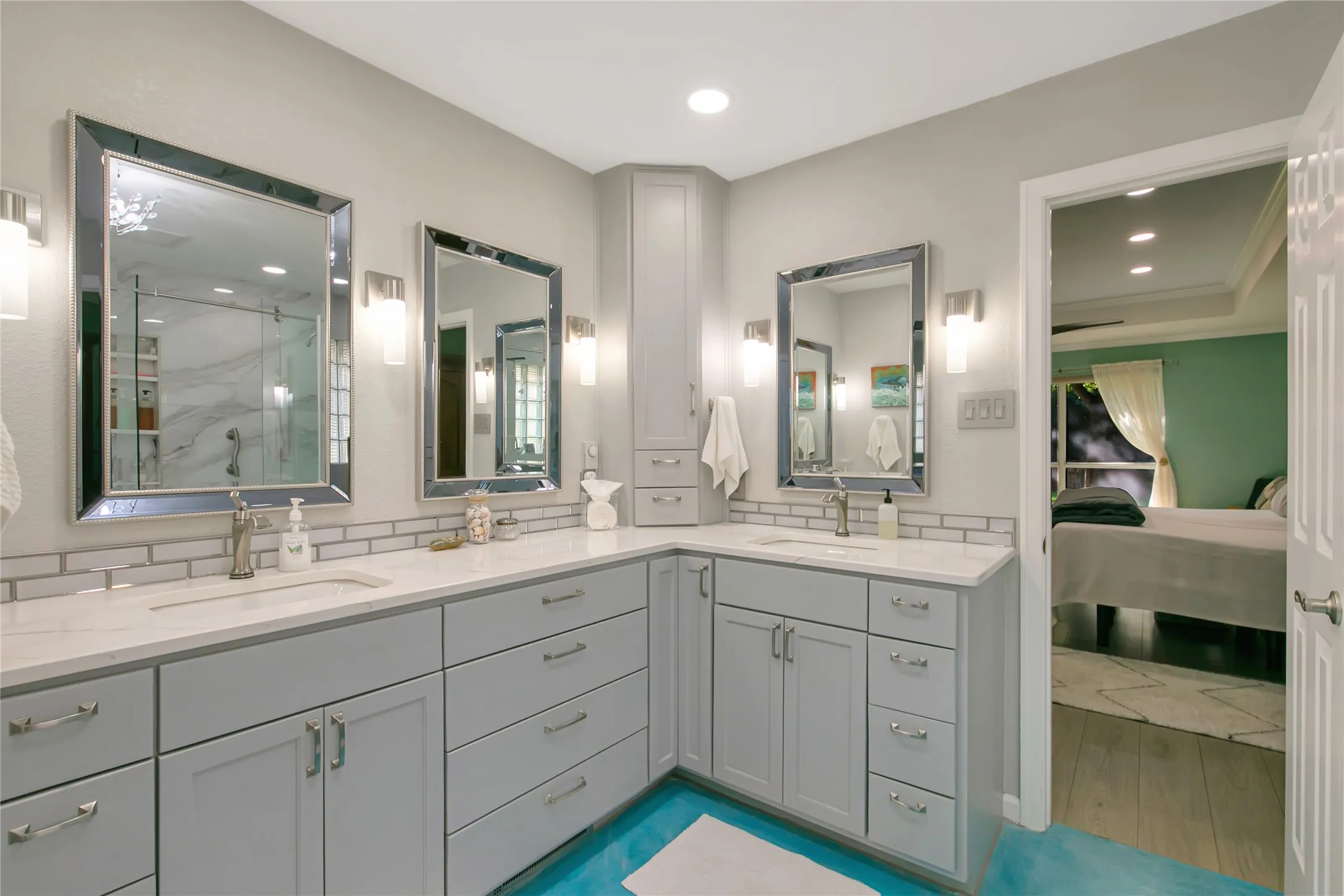 Single Family Residence For Sale in Tarrant County , 2536 Oak Brook Drive, Bedford, Texas 76021, 3 Bedroom, 2 Bathroom, 2 Garage spaces, 2,439 Sqft, built in 1993, mls#21311950, Real Estate Agent in Bedford, Homes For Sale in Tarrant county, Homes For Sale in Bedford, Realtor in Bedford Texas, Real Estate Brokerage Independent Realty Texas, Luminita Cordes Realtor