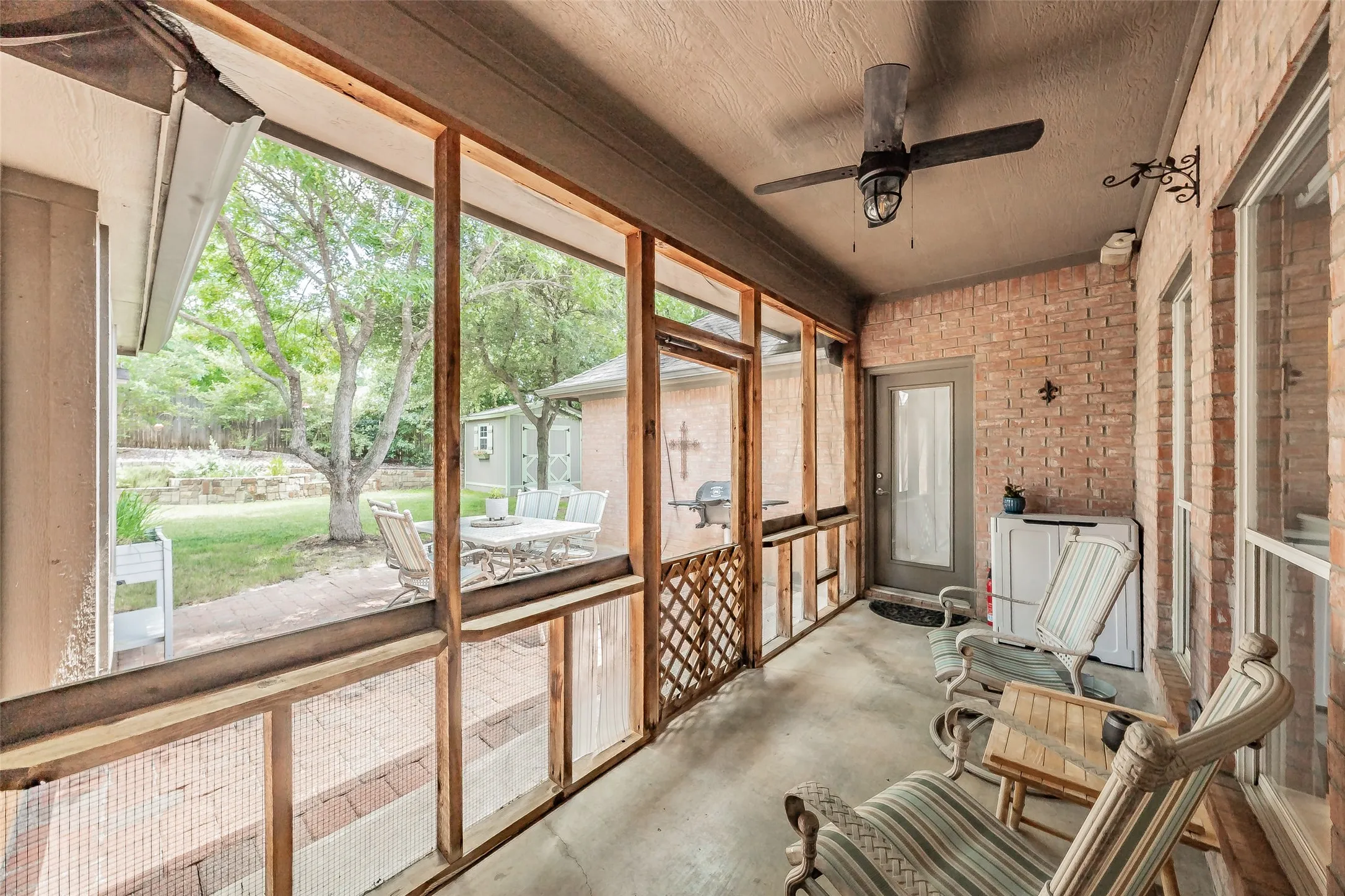 Single Family Residence For Sale in Tarrant County , 2536 Oak Brook Drive, Bedford, Texas 76021, 3 Bedroom, 2 Bathroom, 2 Garage spaces, 2,439 Sqft, built in 1993, mls#21311950, Real Estate Agent in Bedford, Homes For Sale in Tarrant county, Homes For Sale in Bedford, Realtor in Bedford Texas, Real Estate Brokerage Independent Realty Texas, Luminita Cordes Realtor