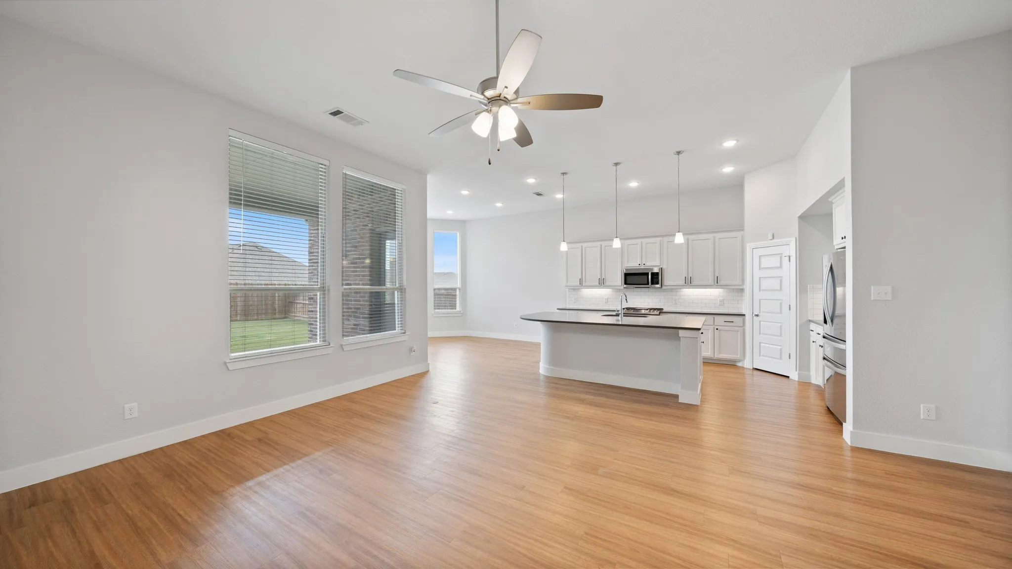Single Family Residence For Sale in Rockwall County , 4030 Lagoon Place, Royse City, Texas 75189, 4 Bedroom, 3 Bathroom, 2 Garage spaces, 2,194 Sqft, built in 2019, mls#21312221, Real Estate Agent in Royse City, Homes For Sale in Rockwall county, Homes For Sale in Royse City, Realtor in Royse City Texas, Real Estate Brokerage Independent Realty Texas, Luminita Cordes Realtor