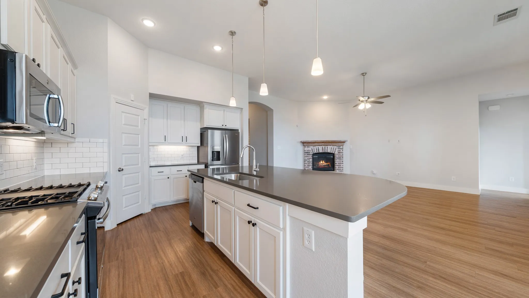 Single Family Residence For Sale in Rockwall County , 4030 Lagoon Place, Royse City, Texas 75189, 4 Bedroom, 3 Bathroom, 2 Garage spaces, 2,194 Sqft, built in 2019, mls#21312221, Real Estate Agent in Royse City, Homes For Sale in Rockwall county, Homes For Sale in Royse City, Realtor in Royse City Texas, Real Estate Brokerage Independent Realty Texas, Luminita Cordes Realtor