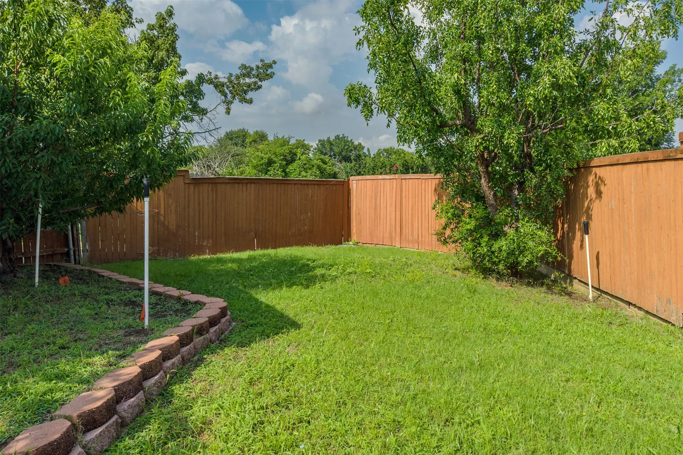 Single Family Residence For Sale in Denton County , 1742 Delaford Drive, Carrollton, Texas 75007, 3 Bedroom, 2 Bathroom, 2 Garage spaces, 1,506 Sqft, built in 1983, mls#21313523, Real Estate Agent in Carrollton, Homes For Sale in Denton county, Homes For Sale in Carrollton, Realtor in Carrollton Texas, Real Estate Brokerage Independent Realty Texas, Luminita Cordes Realtor