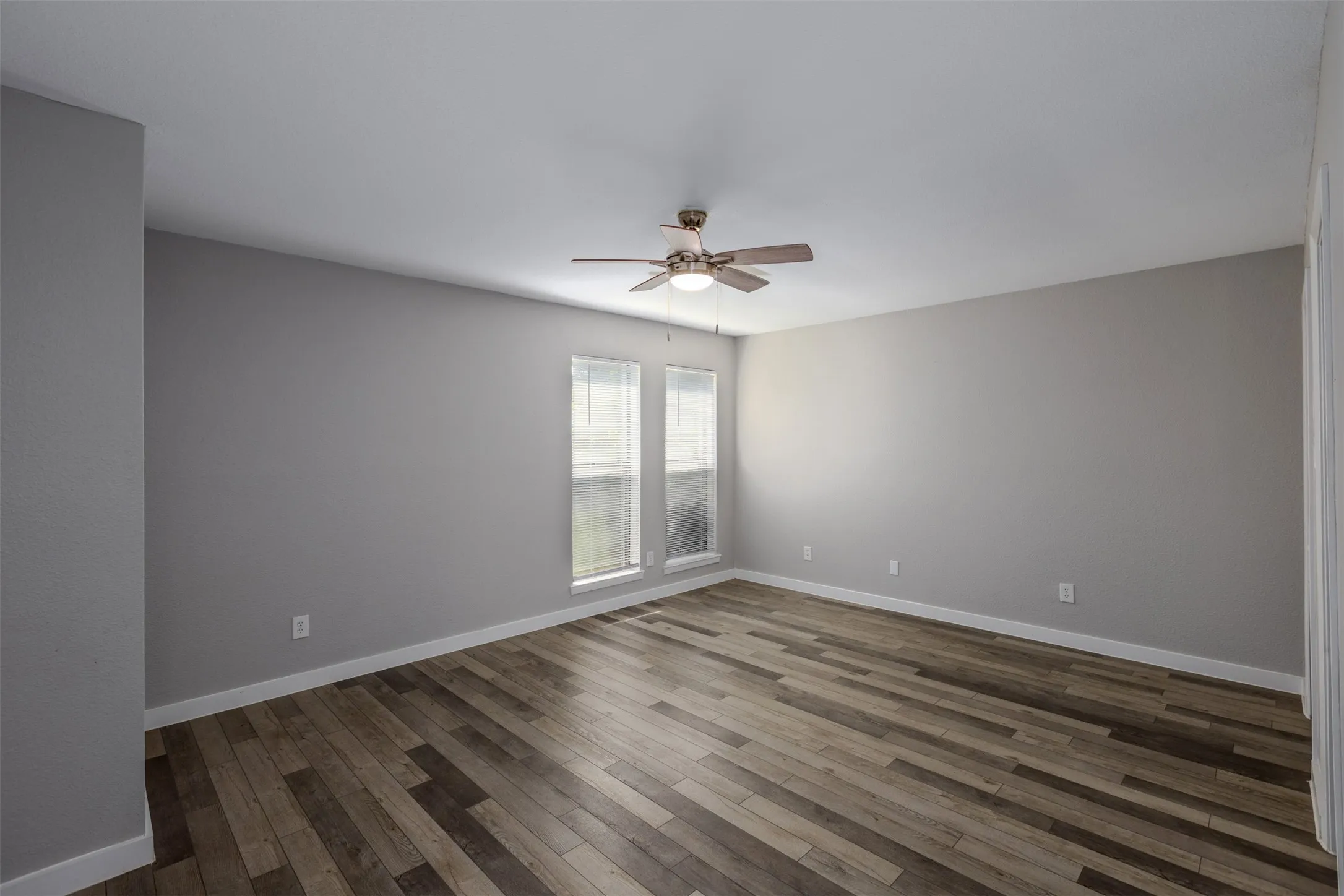 Single Family Residence For Sale in Denton County , 1742 Delaford Drive, Carrollton, Texas 75007, 3 Bedroom, 2 Bathroom, 2 Garage spaces, 1,506 Sqft, built in 1983, mls#21313523, Real Estate Agent in Carrollton, Homes For Sale in Denton county, Homes For Sale in Carrollton, Realtor in Carrollton Texas, Real Estate Brokerage Independent Realty Texas, Luminita Cordes Realtor