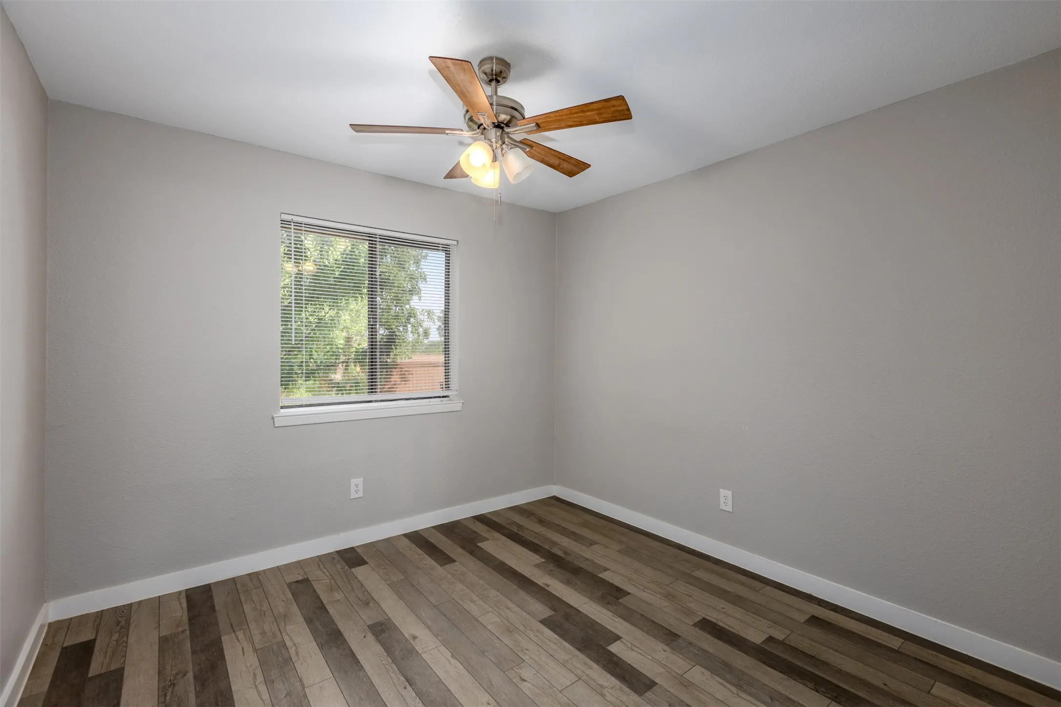 Single Family Residence For Sale in Denton County , 1742 Delaford Drive, Carrollton, Texas 75007, 3 Bedroom, 2 Bathroom, 2 Garage spaces, 1,506 Sqft, built in 1983, mls#21313523, Real Estate Agent in Carrollton, Homes For Sale in Denton county, Homes For Sale in Carrollton, Realtor in Carrollton Texas, Real Estate Brokerage Independent Realty Texas, Luminita Cordes Realtor