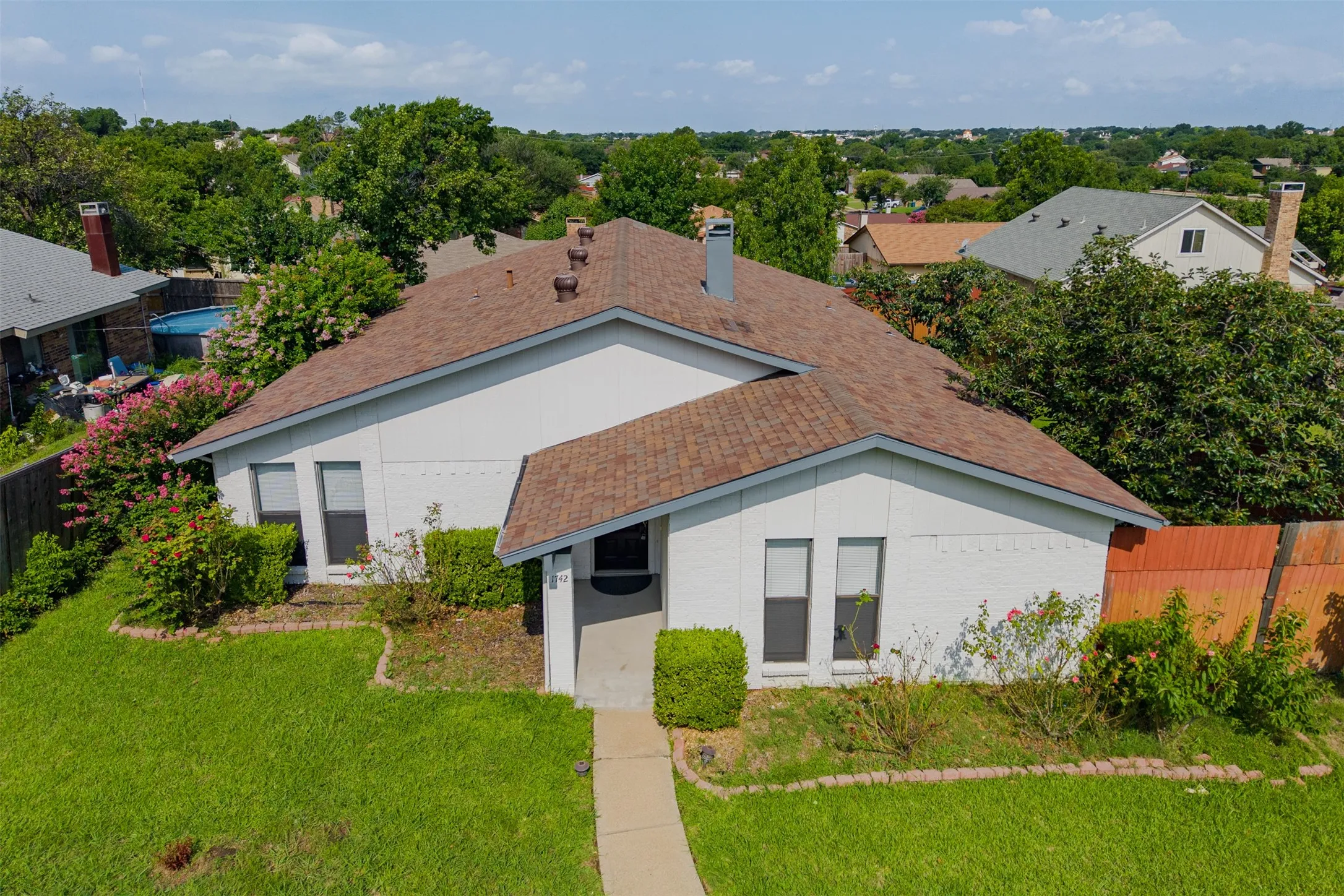 Single Family Residence For Sale in Denton County , 1742 Delaford Drive, Carrollton, Texas 75007, 3 Bedroom, 2 Bathroom, 2 Garage spaces, 1,506 Sqft, built in 1983, mls#21313523, Real Estate Agent in Carrollton, Homes For Sale in Denton county, Homes For Sale in Carrollton, Realtor in Carrollton Texas, Real Estate Brokerage Independent Realty Texas, Luminita Cordes Realtor