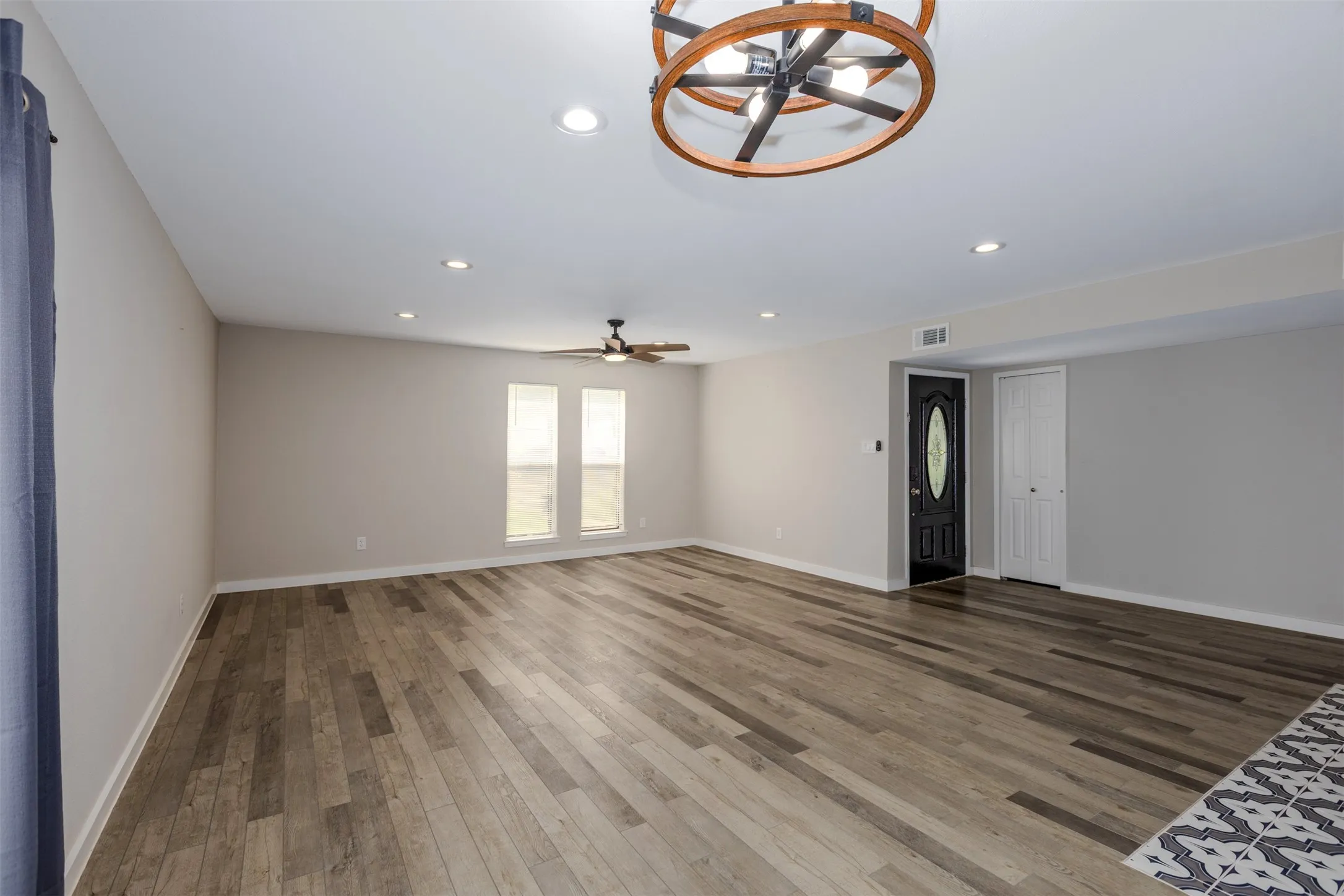 Single Family Residence For Sale in Denton County , 1742 Delaford Drive, Carrollton, Texas 75007, 3 Bedroom, 2 Bathroom, 2 Garage spaces, 1,506 Sqft, built in 1983, mls#21313523, Real Estate Agent in Carrollton, Homes For Sale in Denton county, Homes For Sale in Carrollton, Realtor in Carrollton Texas, Real Estate Brokerage Independent Realty Texas, Luminita Cordes Realtor