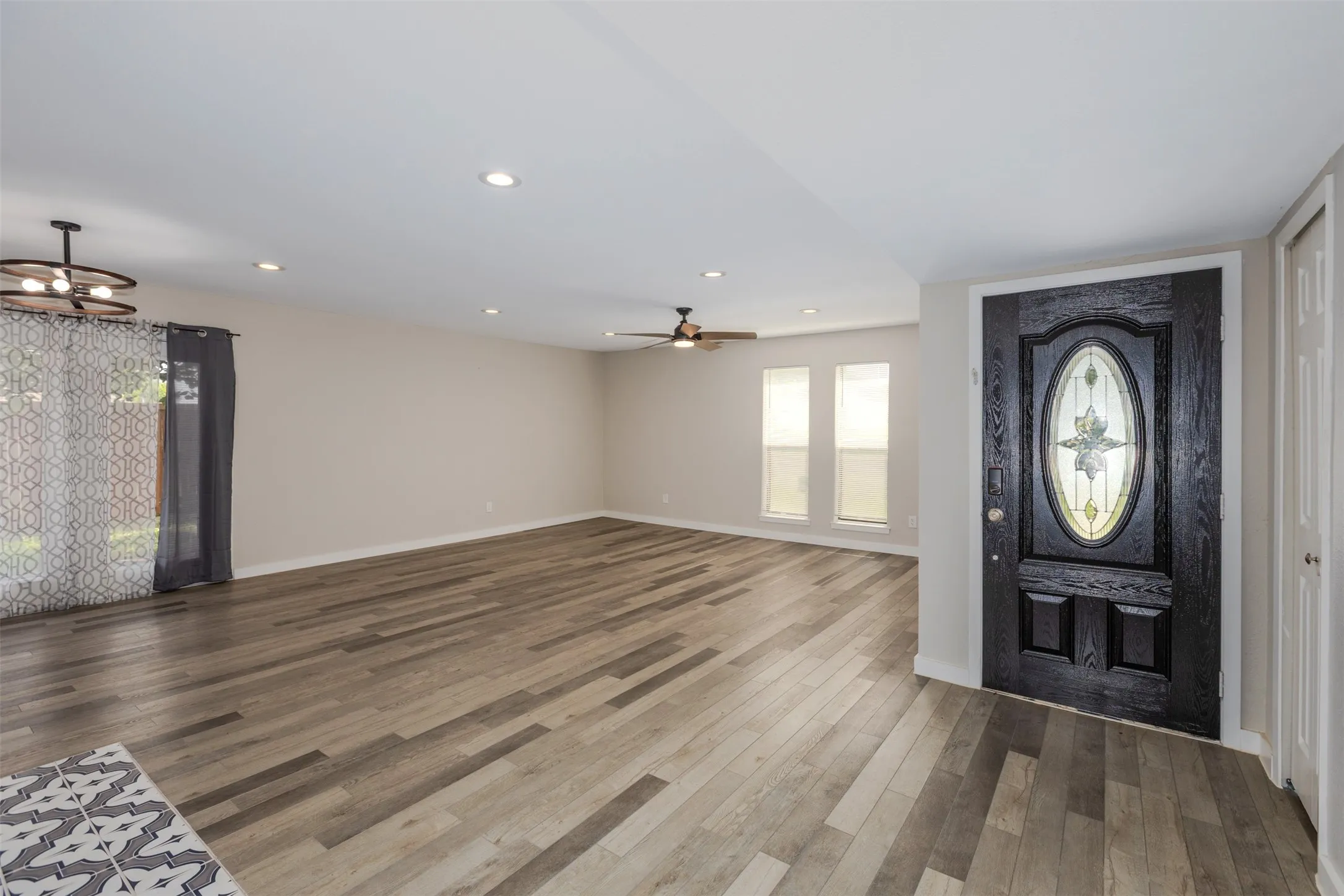 Single Family Residence For Sale in Denton County , 1742 Delaford Drive, Carrollton, Texas 75007, 3 Bedroom, 2 Bathroom, 2 Garage spaces, 1,506 Sqft, built in 1983, mls#21313523, Real Estate Agent in Carrollton, Homes For Sale in Denton county, Homes For Sale in Carrollton, Realtor in Carrollton Texas, Real Estate Brokerage Independent Realty Texas, Luminita Cordes Realtor