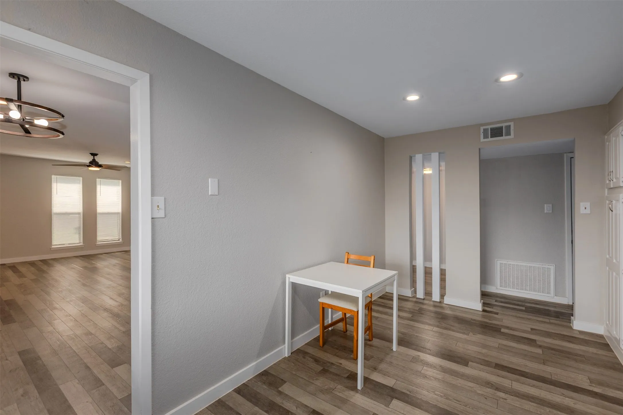 Single Family Residence For Sale in Denton County , 1742 Delaford Drive, Carrollton, Texas 75007, 3 Bedroom, 2 Bathroom, 2 Garage spaces, 1,506 Sqft, built in 1983, mls#21313523, Real Estate Agent in Carrollton, Homes For Sale in Denton county, Homes For Sale in Carrollton, Realtor in Carrollton Texas, Real Estate Brokerage Independent Realty Texas, Luminita Cordes Realtor