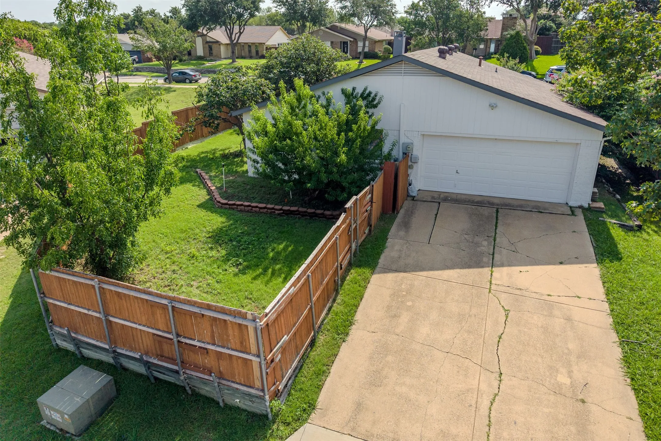 Single Family Residence For Sale in Denton County , 1742 Delaford Drive, Carrollton, Texas 75007, 3 Bedroom, 2 Bathroom, 2 Garage spaces, 1,506 Sqft, built in 1983, mls#21313523, Real Estate Agent in Carrollton, Homes For Sale in Denton county, Homes For Sale in Carrollton, Realtor in Carrollton Texas, Real Estate Brokerage Independent Realty Texas, Luminita Cordes Realtor