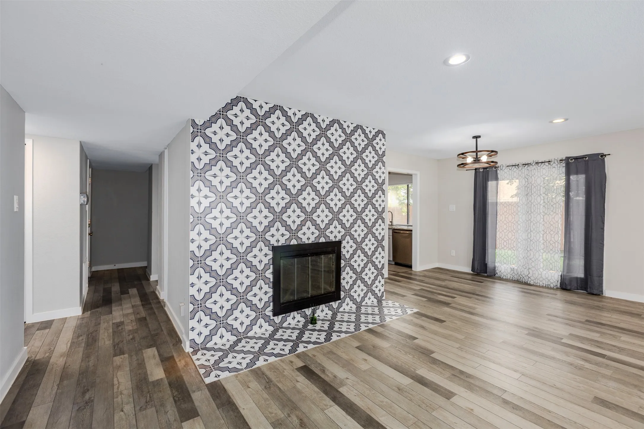 Single Family Residence For Sale in Denton County , 1742 Delaford Drive, Carrollton, Texas 75007, 3 Bedroom, 2 Bathroom, 2 Garage spaces, 1,506 Sqft, built in 1983, mls#21313523, Real Estate Agent in Carrollton, Homes For Sale in Denton county, Homes For Sale in Carrollton, Realtor in Carrollton Texas, Real Estate Brokerage Independent Realty Texas, Luminita Cordes Realtor