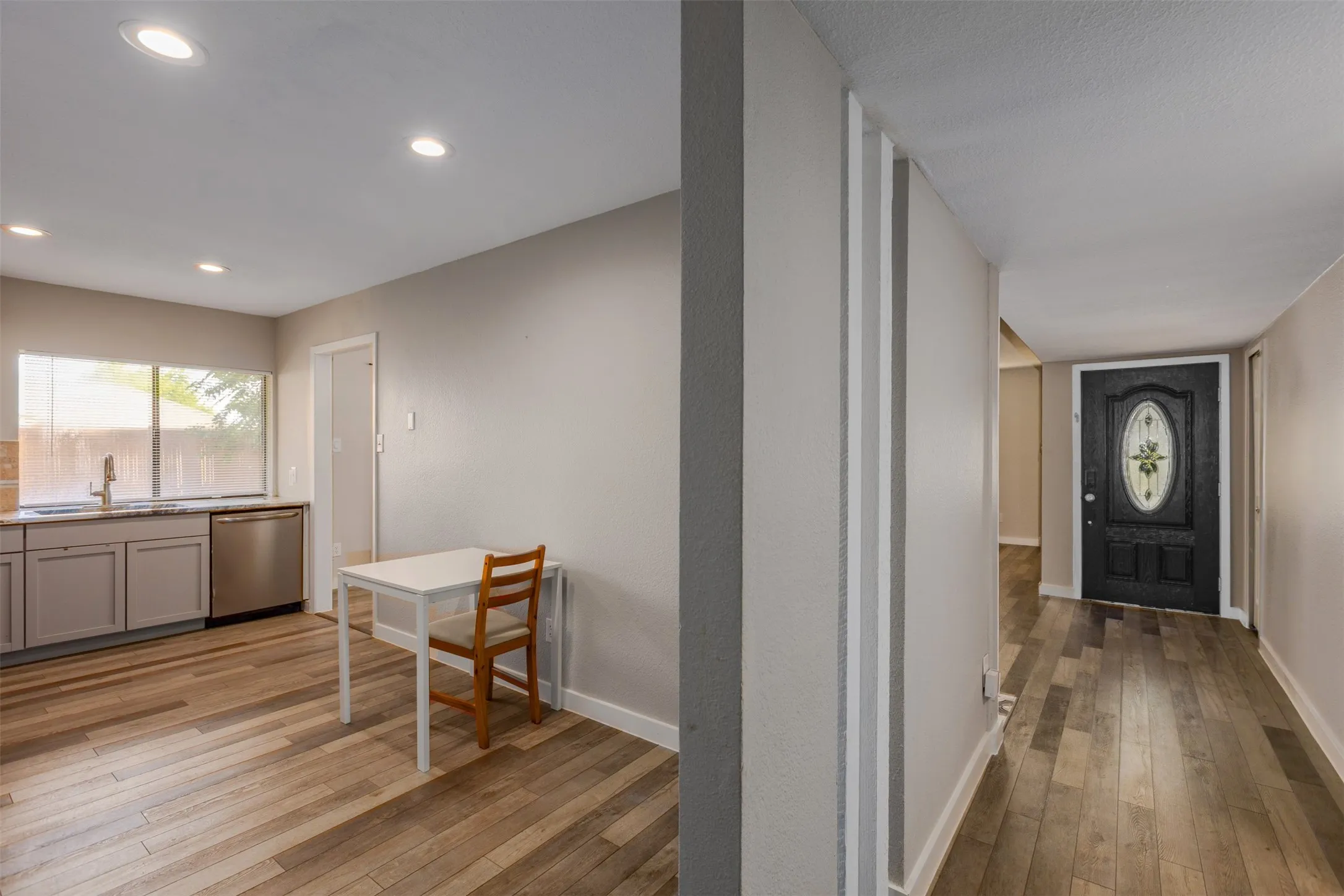 Single Family Residence For Sale in Denton County , 1742 Delaford Drive, Carrollton, Texas 75007, 3 Bedroom, 2 Bathroom, 2 Garage spaces, 1,506 Sqft, built in 1983, mls#21313523, Real Estate Agent in Carrollton, Homes For Sale in Denton county, Homes For Sale in Carrollton, Realtor in Carrollton Texas, Real Estate Brokerage Independent Realty Texas, Luminita Cordes Realtor