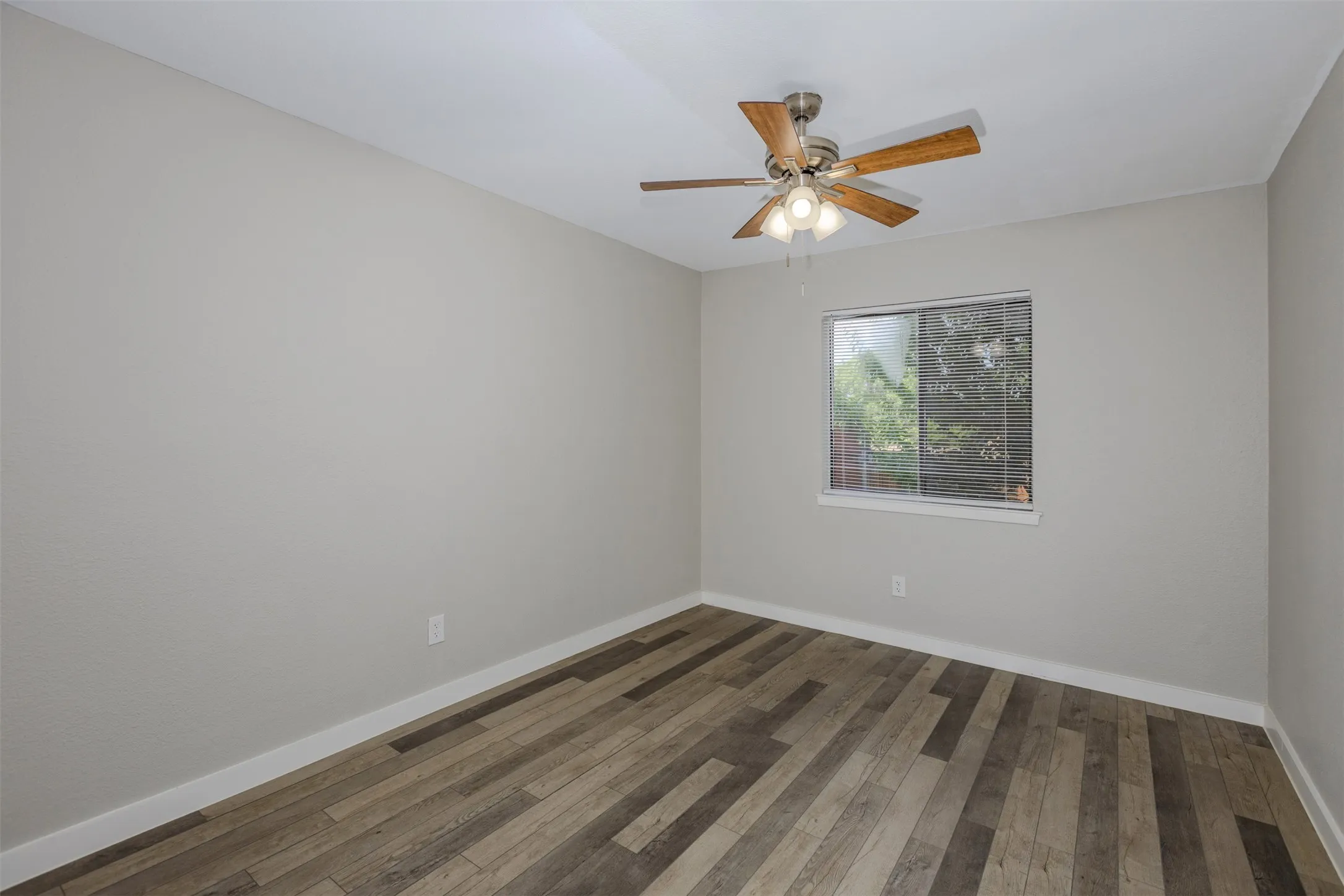 Single Family Residence For Sale in Denton County , 1742 Delaford Drive, Carrollton, Texas 75007, 3 Bedroom, 2 Bathroom, 2 Garage spaces, 1,506 Sqft, built in 1983, mls#21313523, Real Estate Agent in Carrollton, Homes For Sale in Denton county, Homes For Sale in Carrollton, Realtor in Carrollton Texas, Real Estate Brokerage Independent Realty Texas, Luminita Cordes Realtor
