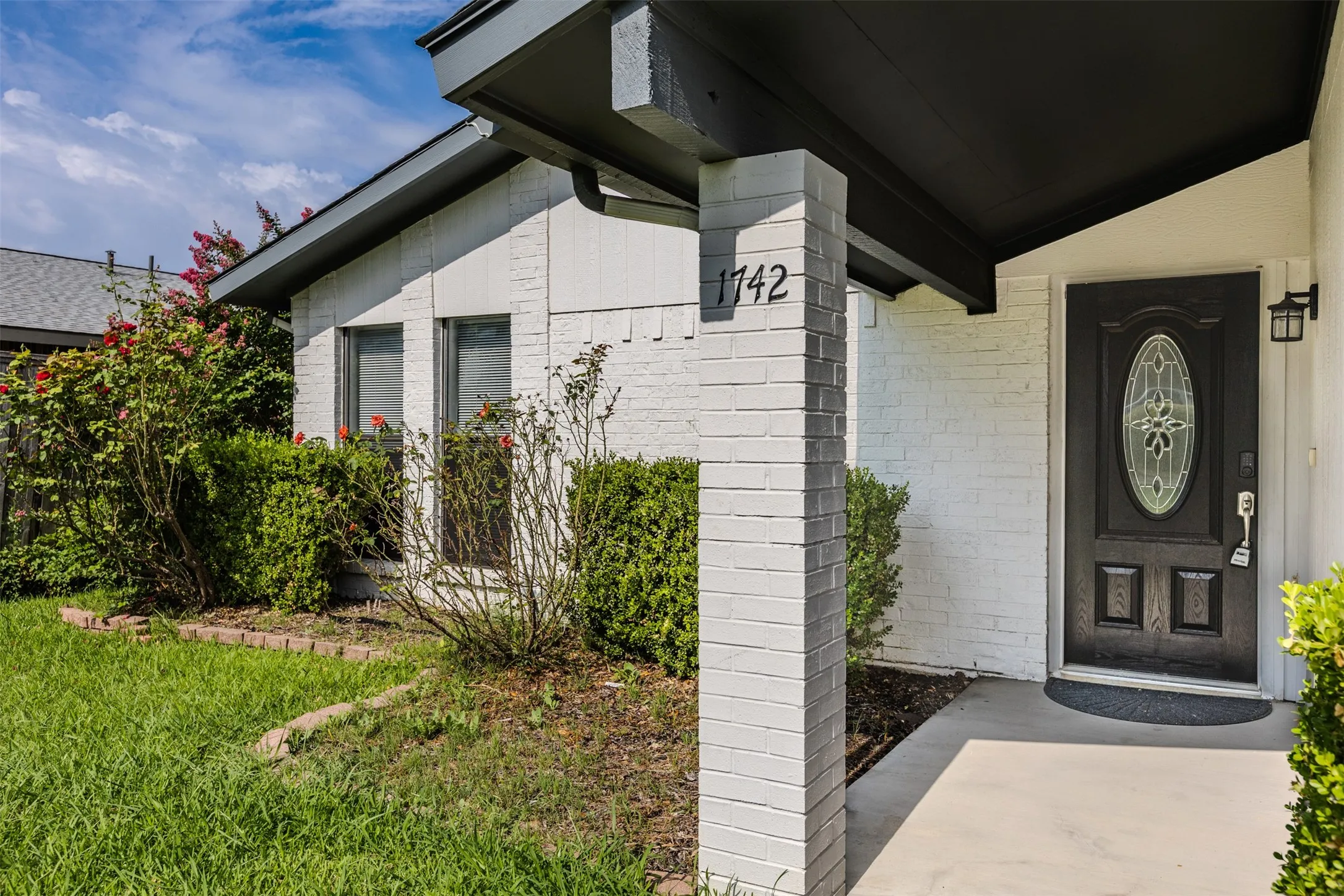 Single Family Residence For Sale in Denton County , 1742 Delaford Drive, Carrollton, Texas 75007, 3 Bedroom, 2 Bathroom, 2 Garage spaces, 1,506 Sqft, built in 1983, mls#21313523, Real Estate Agent in Carrollton, Homes For Sale in Denton county, Homes For Sale in Carrollton, Realtor in Carrollton Texas, Real Estate Brokerage Independent Realty Texas, Luminita Cordes Realtor