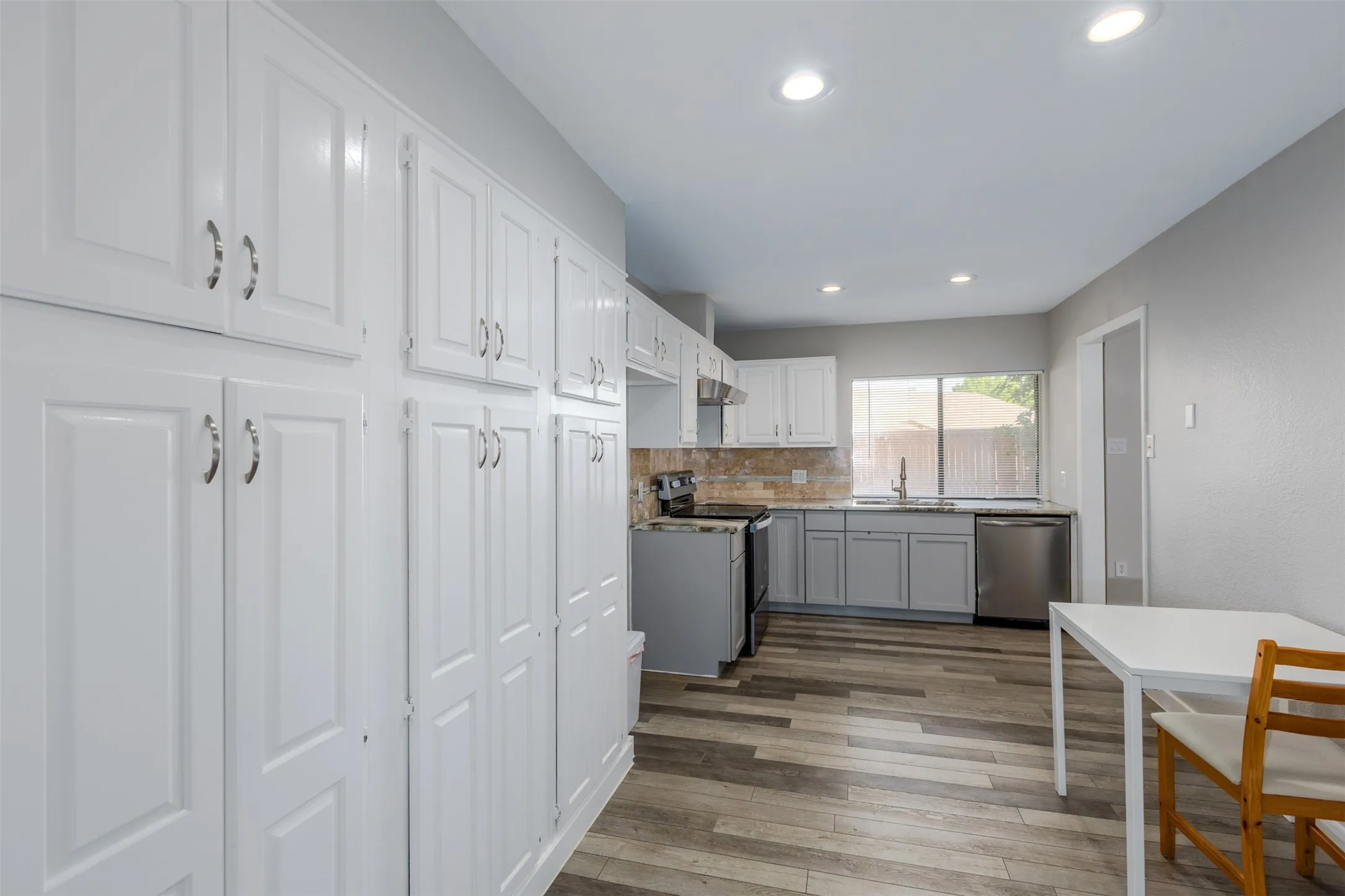 Single Family Residence For Sale in Denton County , 1742 Delaford Drive, Carrollton, Texas 75007, 3 Bedroom, 2 Bathroom, 2 Garage spaces, 1,506 Sqft, built in 1983, mls#21313523, Real Estate Agent in Carrollton, Homes For Sale in Denton county, Homes For Sale in Carrollton, Realtor in Carrollton Texas, Real Estate Brokerage Independent Realty Texas, Luminita Cordes Realtor