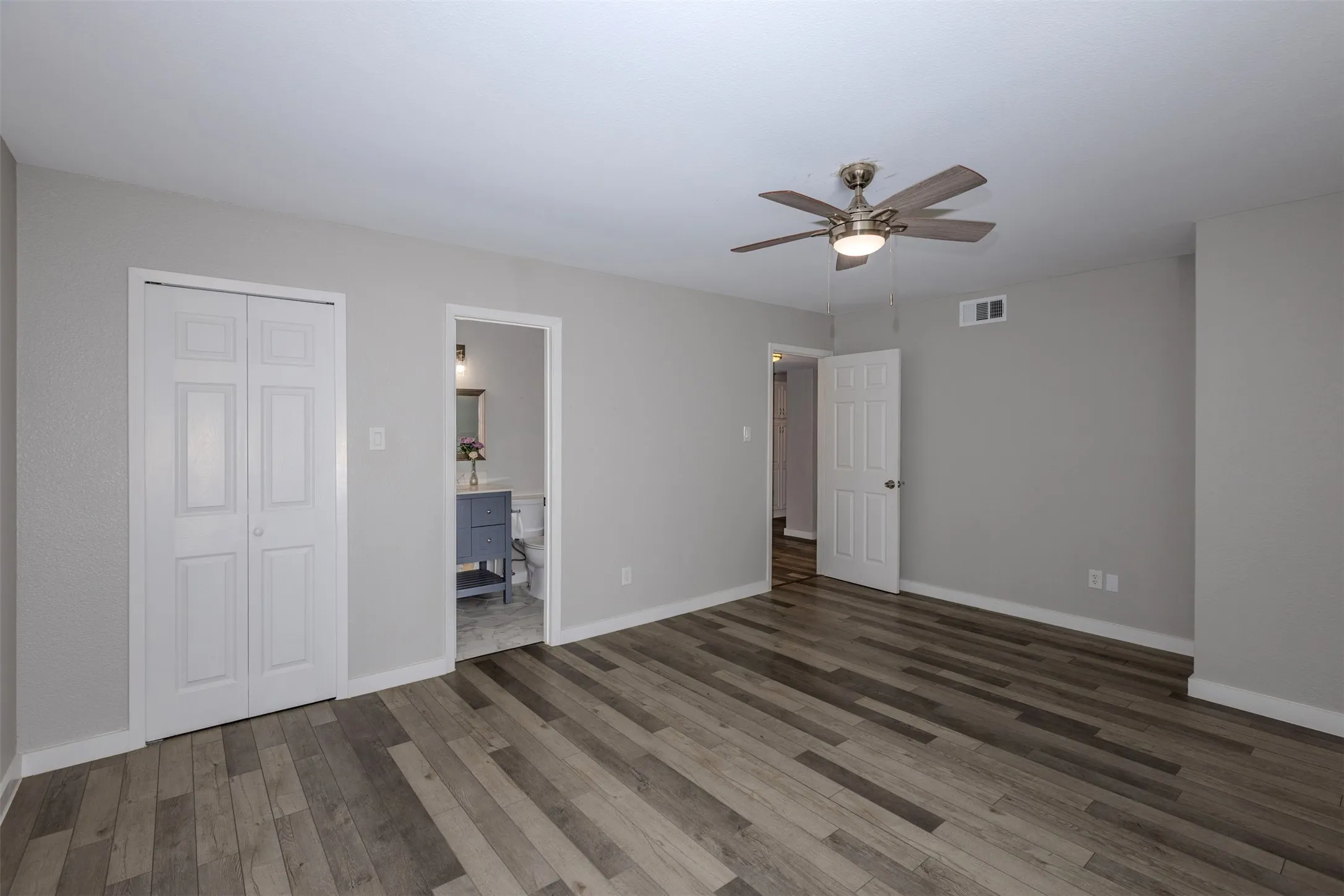Single Family Residence For Sale in Denton County , 1742 Delaford Drive, Carrollton, Texas 75007, 3 Bedroom, 2 Bathroom, 2 Garage spaces, 1,506 Sqft, built in 1983, mls#21313523, Real Estate Agent in Carrollton, Homes For Sale in Denton county, Homes For Sale in Carrollton, Realtor in Carrollton Texas, Real Estate Brokerage Independent Realty Texas, Luminita Cordes Realtor