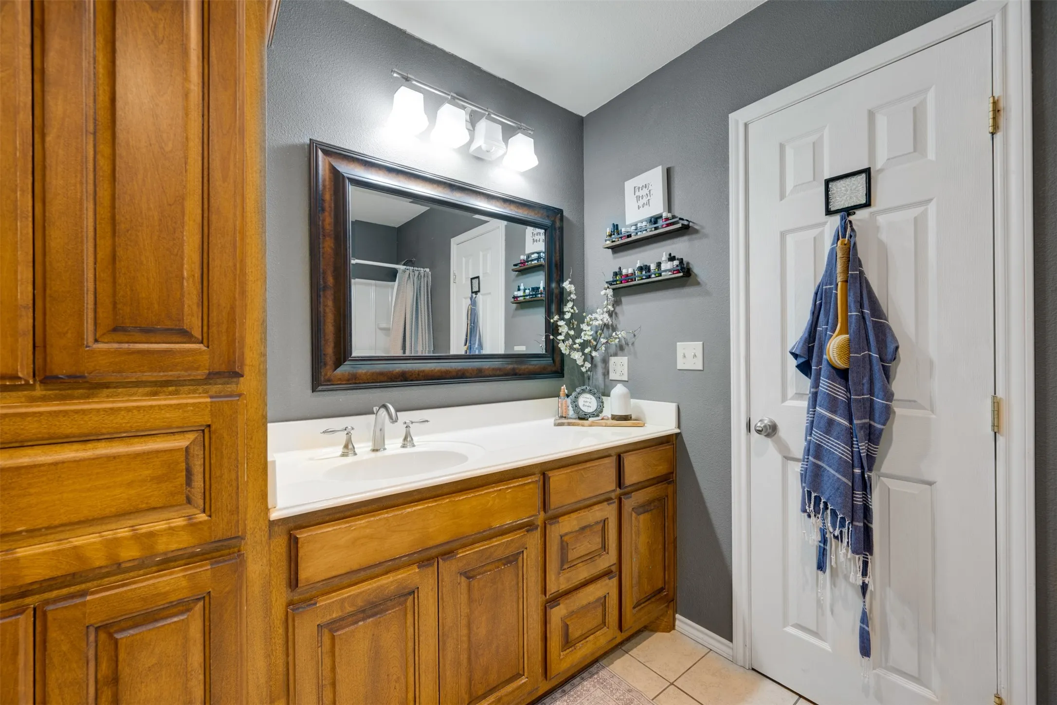 Single Family Residence For Sale in Franklin (TX) County , 1535 US Highway 67 E, Mount Vernon, Texas 75457, 3 Bedroom, 2 Bathroom, Garage spaces, 2,283 Sqft, built in 1982, mls#21313545, Real Estate Agent in Mount Vernon, Homes For Sale in Franklin (TX) county, Homes For Sale in Mount Vernon, Realtor in Mount Vernon Texas, Real Estate Brokerage Independent Realty Texas, Luminita Cordes Realtor