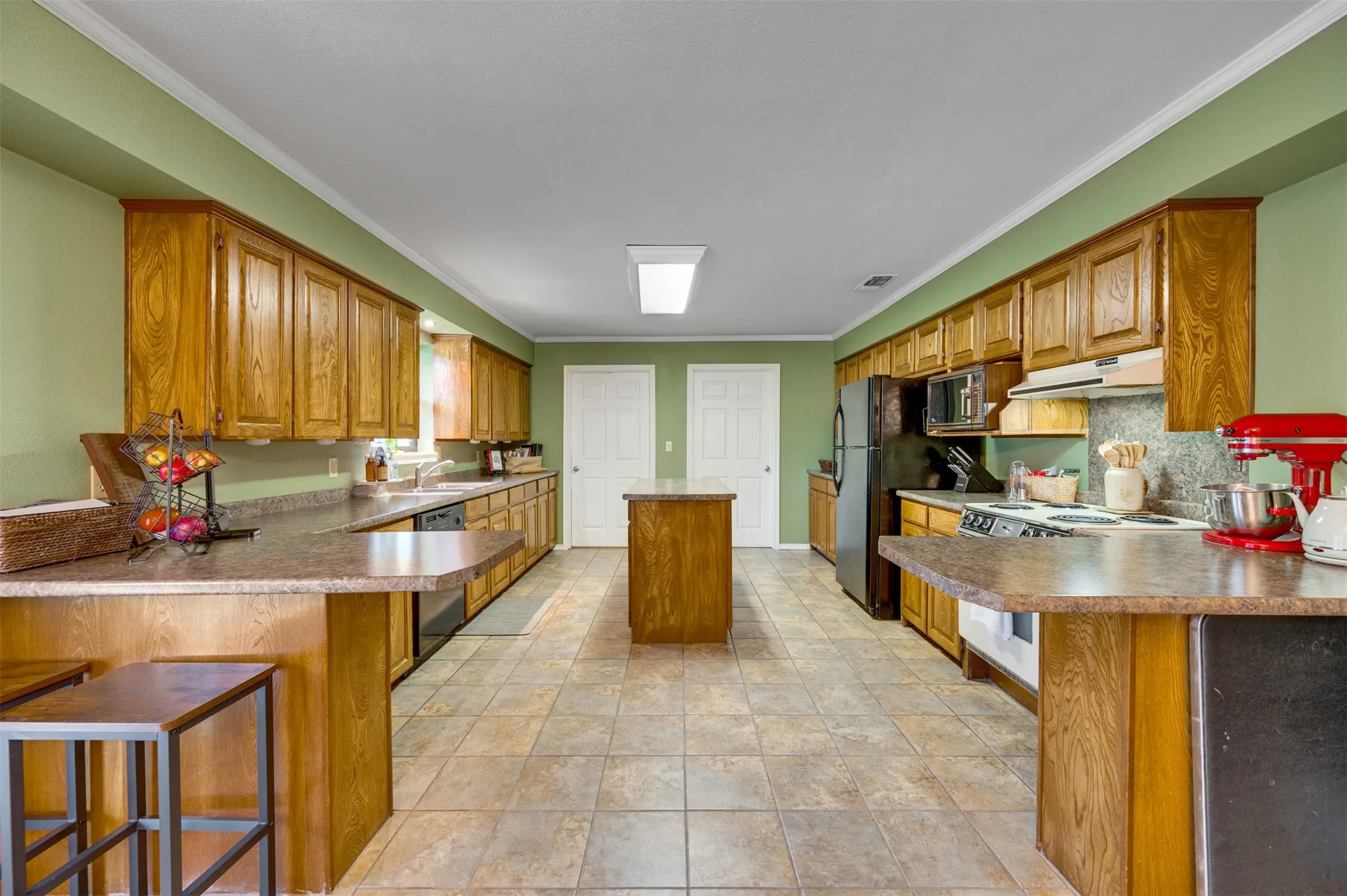 Single Family Residence For Sale in Franklin (TX) County , 1535 US Highway 67 E, Mount Vernon, Texas 75457, 3 Bedroom, 2 Bathroom, Garage spaces, 2,283 Sqft, built in 1982, mls#21313545, Real Estate Agent in Mount Vernon, Homes For Sale in Franklin (TX) county, Homes For Sale in Mount Vernon, Realtor in Mount Vernon Texas, Real Estate Brokerage Independent Realty Texas, Luminita Cordes Realtor