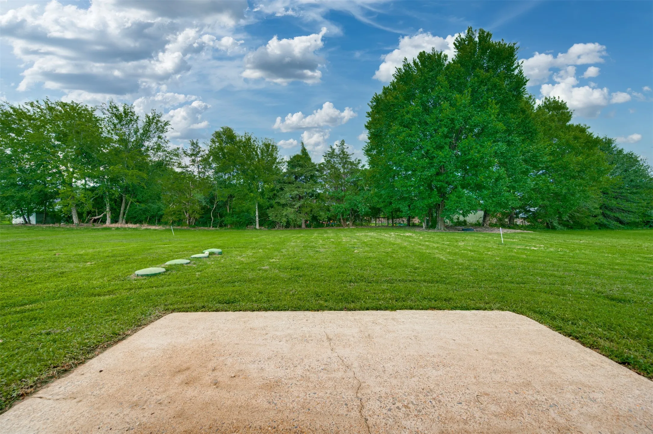 Single Family Residence For Sale in Franklin (TX) County , 1535 US Highway 67 E, Mount Vernon, Texas 75457, 3 Bedroom, 2 Bathroom, Garage spaces, 2,283 Sqft, built in 1982, mls#21313545, Real Estate Agent in Mount Vernon, Homes For Sale in Franklin (TX) county, Homes For Sale in Mount Vernon, Realtor in Mount Vernon Texas, Real Estate Brokerage Independent Realty Texas, Luminita Cordes Realtor