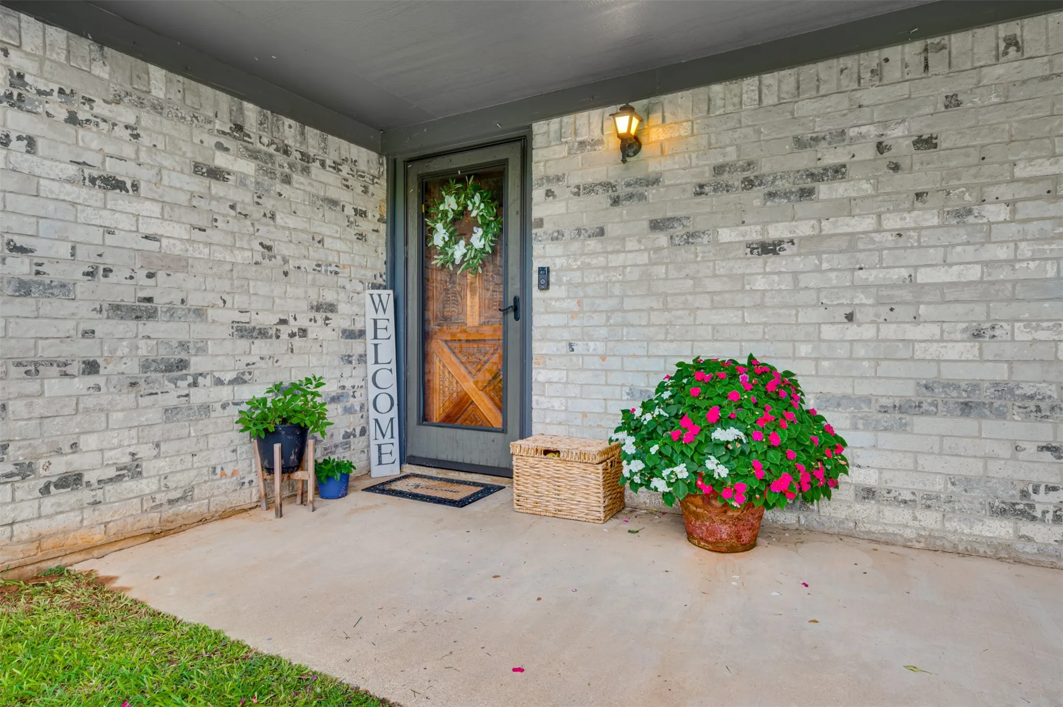 Single Family Residence For Sale in Franklin (TX) County , 1535 US Highway 67 E, Mount Vernon, Texas 75457, 3 Bedroom, 2 Bathroom, Garage spaces, 2,283 Sqft, built in 1982, mls#21313545, Real Estate Agent in Mount Vernon, Homes For Sale in Franklin (TX) county, Homes For Sale in Mount Vernon, Realtor in Mount Vernon Texas, Real Estate Brokerage Independent Realty Texas, Luminita Cordes Realtor