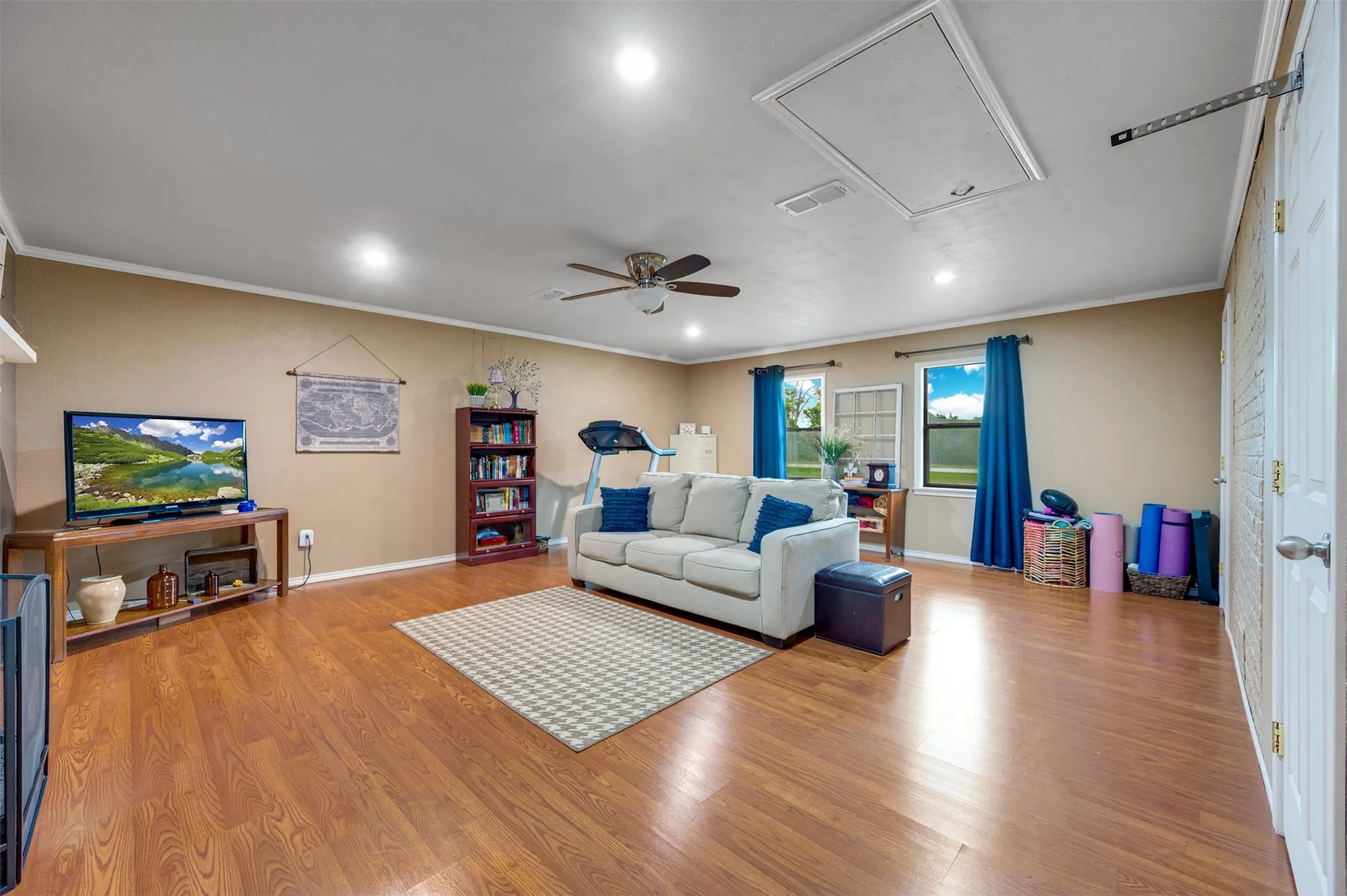 Single Family Residence For Sale in Franklin (TX) County , 1535 US Highway 67 E, Mount Vernon, Texas 75457, 3 Bedroom, 2 Bathroom, Garage spaces, 2,283 Sqft, built in 1982, mls#21313545, Real Estate Agent in Mount Vernon, Homes For Sale in Franklin (TX) county, Homes For Sale in Mount Vernon, Realtor in Mount Vernon Texas, Real Estate Brokerage Independent Realty Texas, Luminita Cordes Realtor