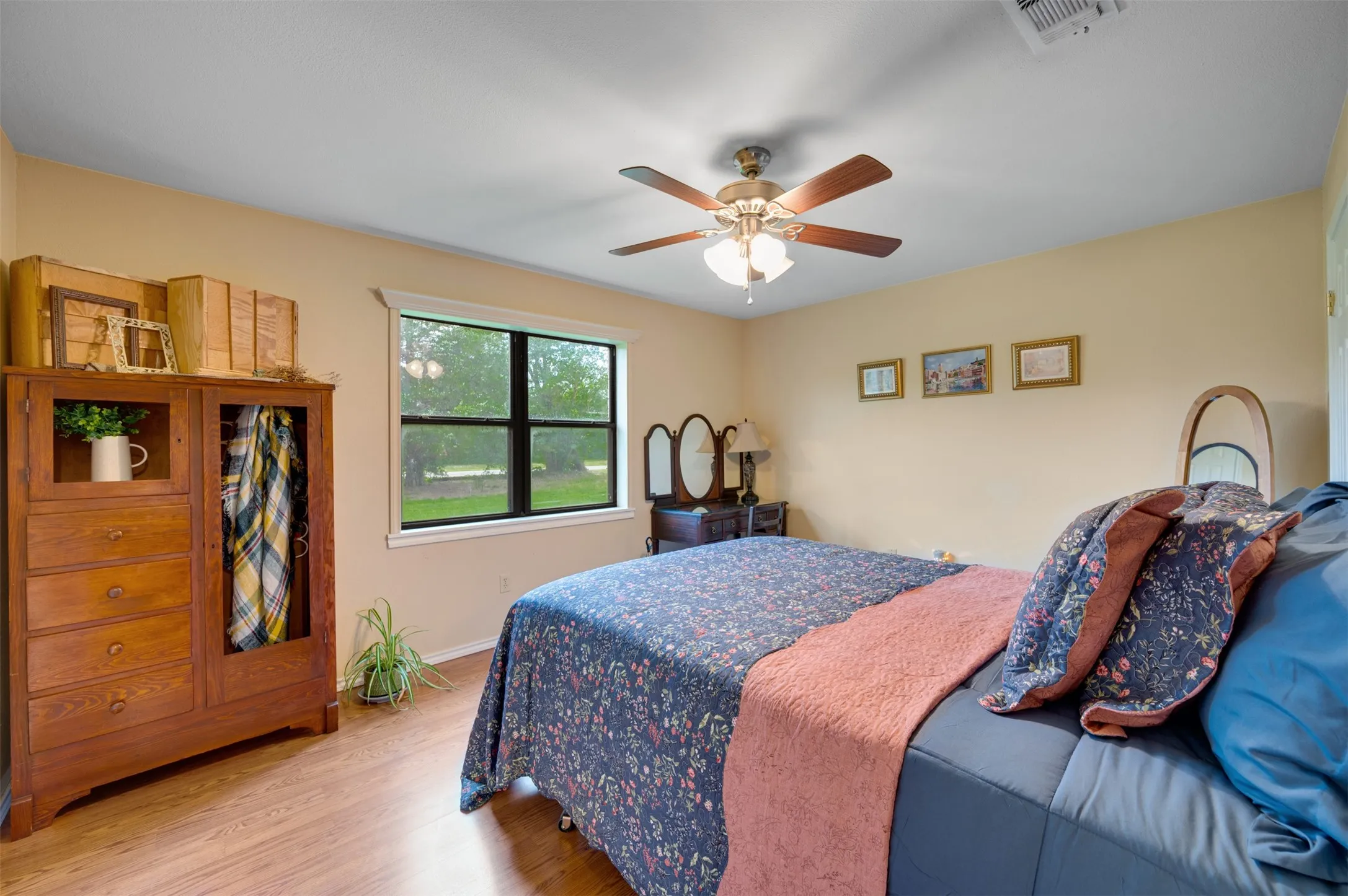 Single Family Residence For Sale in Franklin (TX) County , 1535 US Highway 67 E, Mount Vernon, Texas 75457, 3 Bedroom, 2 Bathroom, Garage spaces, 2,283 Sqft, built in 1982, mls#21313545, Real Estate Agent in Mount Vernon, Homes For Sale in Franklin (TX) county, Homes For Sale in Mount Vernon, Realtor in Mount Vernon Texas, Real Estate Brokerage Independent Realty Texas, Luminita Cordes Realtor