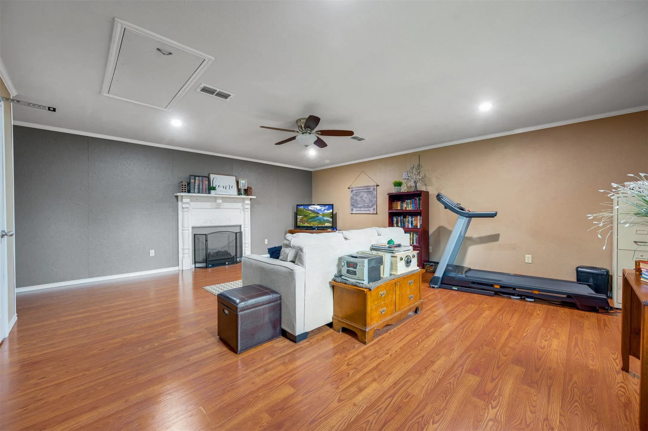 Single Family Residence For Sale in Franklin (TX) County , 1535 US Highway 67 E, Mount Vernon, Texas 75457, 3 Bedroom, 2 Bathroom, Garage spaces, 2,283 Sqft, built in 1982, mls#21313545, Real Estate Agent in Mount Vernon, Homes For Sale in Franklin (TX) county, Homes For Sale in Mount Vernon, Realtor in Mount Vernon Texas, Real Estate Brokerage Independent Realty Texas, Luminita Cordes Realtor