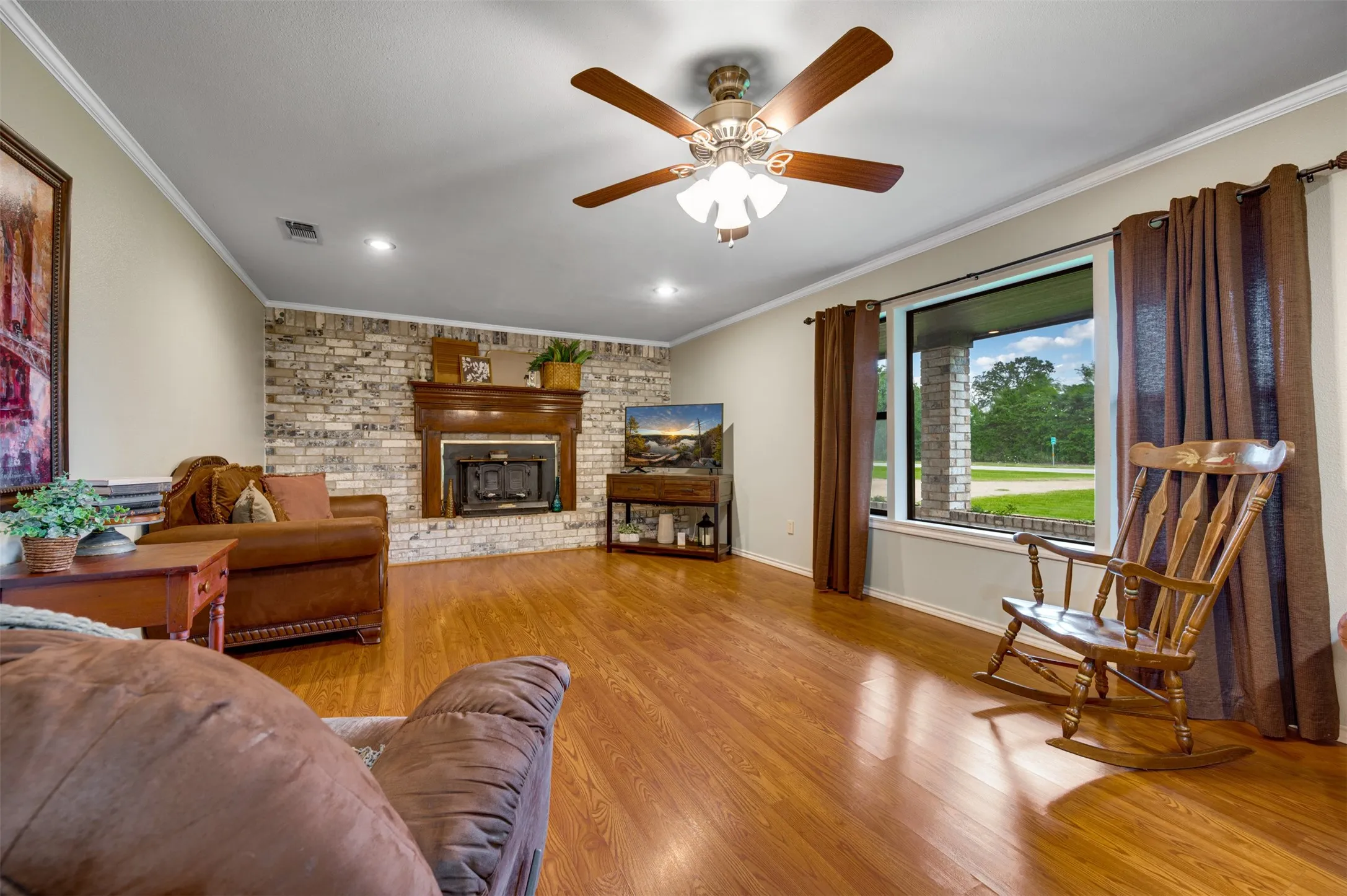 Single Family Residence For Sale in Franklin (TX) County , 1535 US Highway 67 E, Mount Vernon, Texas 75457, 3 Bedroom, 2 Bathroom, Garage spaces, 2,283 Sqft, built in 1982, mls#21313545, Real Estate Agent in Mount Vernon, Homes For Sale in Franklin (TX) county, Homes For Sale in Mount Vernon, Realtor in Mount Vernon Texas, Real Estate Brokerage Independent Realty Texas, Luminita Cordes Realtor