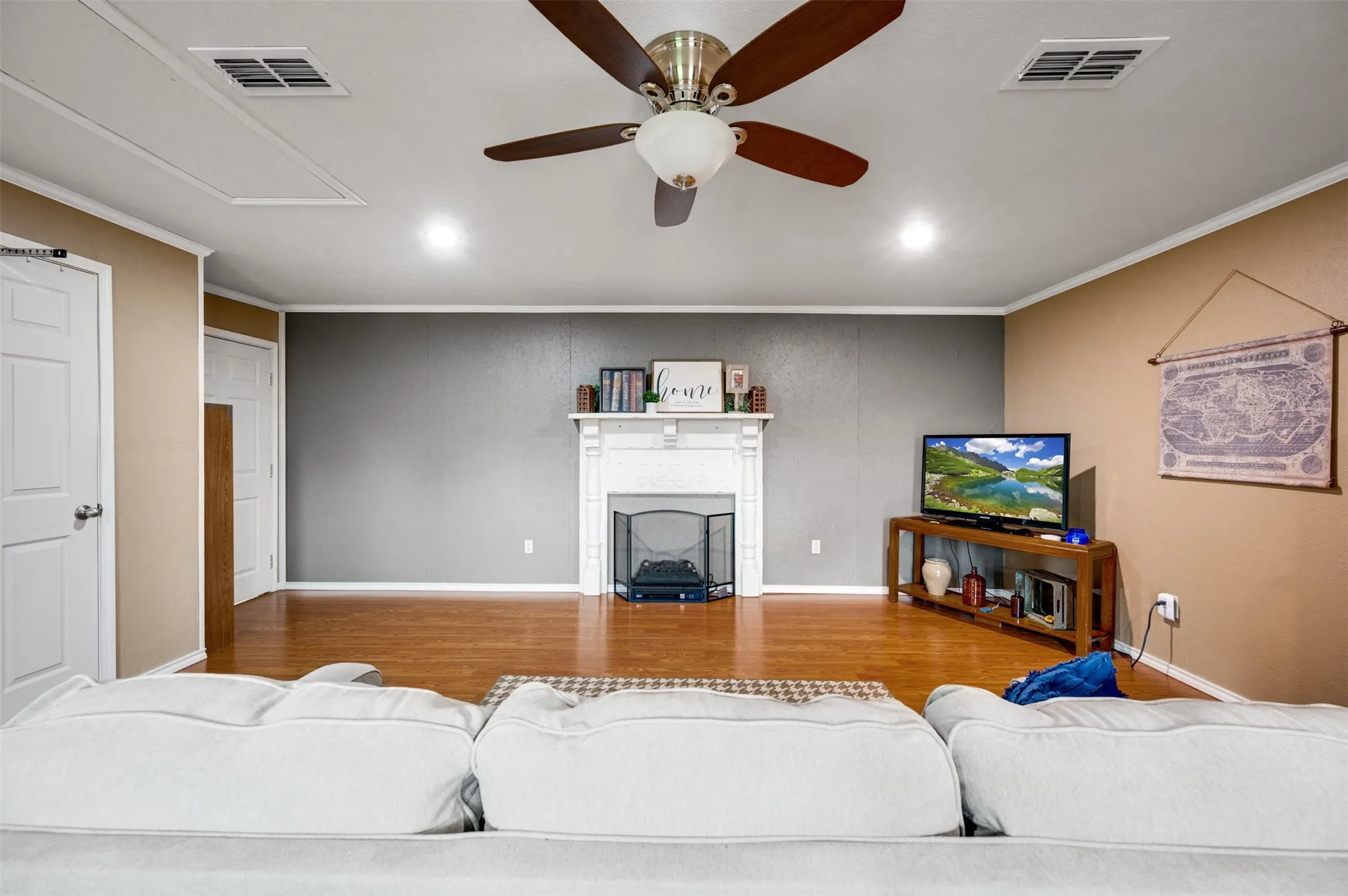 Single Family Residence For Sale in Franklin (TX) County , 1535 US Highway 67 E, Mount Vernon, Texas 75457, 3 Bedroom, 2 Bathroom, Garage spaces, 2,283 Sqft, built in 1982, mls#21313545, Real Estate Agent in Mount Vernon, Homes For Sale in Franklin (TX) county, Homes For Sale in Mount Vernon, Realtor in Mount Vernon Texas, Real Estate Brokerage Independent Realty Texas, Luminita Cordes Realtor