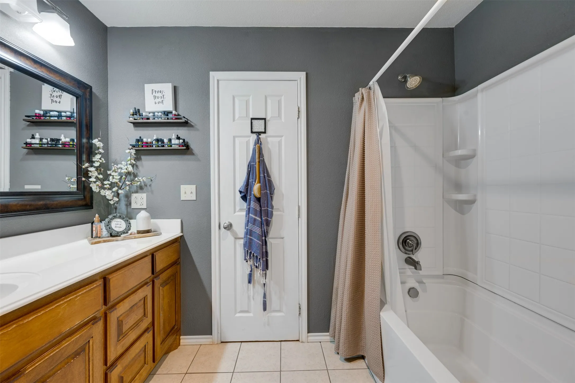 Single Family Residence For Sale in Franklin (TX) County , 1535 US Highway 67 E, Mount Vernon, Texas 75457, 3 Bedroom, 2 Bathroom, Garage spaces, 2,283 Sqft, built in 1982, mls#21313545, Real Estate Agent in Mount Vernon, Homes For Sale in Franklin (TX) county, Homes For Sale in Mount Vernon, Realtor in Mount Vernon Texas, Real Estate Brokerage Independent Realty Texas, Luminita Cordes Realtor