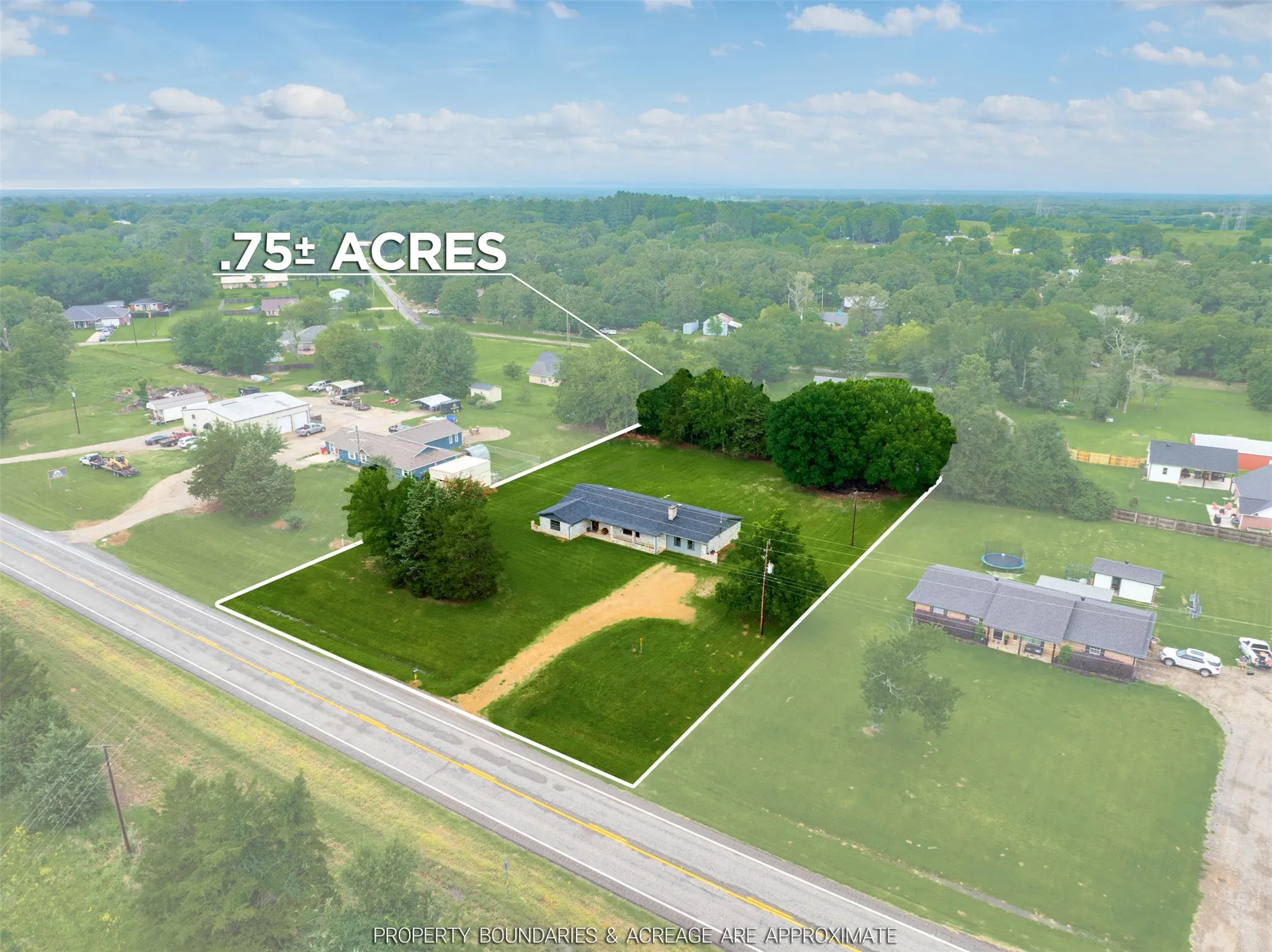Single Family Residence For Sale in Franklin (TX) County , 1535 US Highway 67 E, Mount Vernon, Texas 75457, 3 Bedroom, 2 Bathroom, Garage spaces, 2,283 Sqft, built in 1982, mls#21313545, Real Estate Agent in Mount Vernon, Homes For Sale in Franklin (TX) county, Homes For Sale in Mount Vernon, Realtor in Mount Vernon Texas, Real Estate Brokerage Independent Realty Texas, Luminita Cordes Realtor
