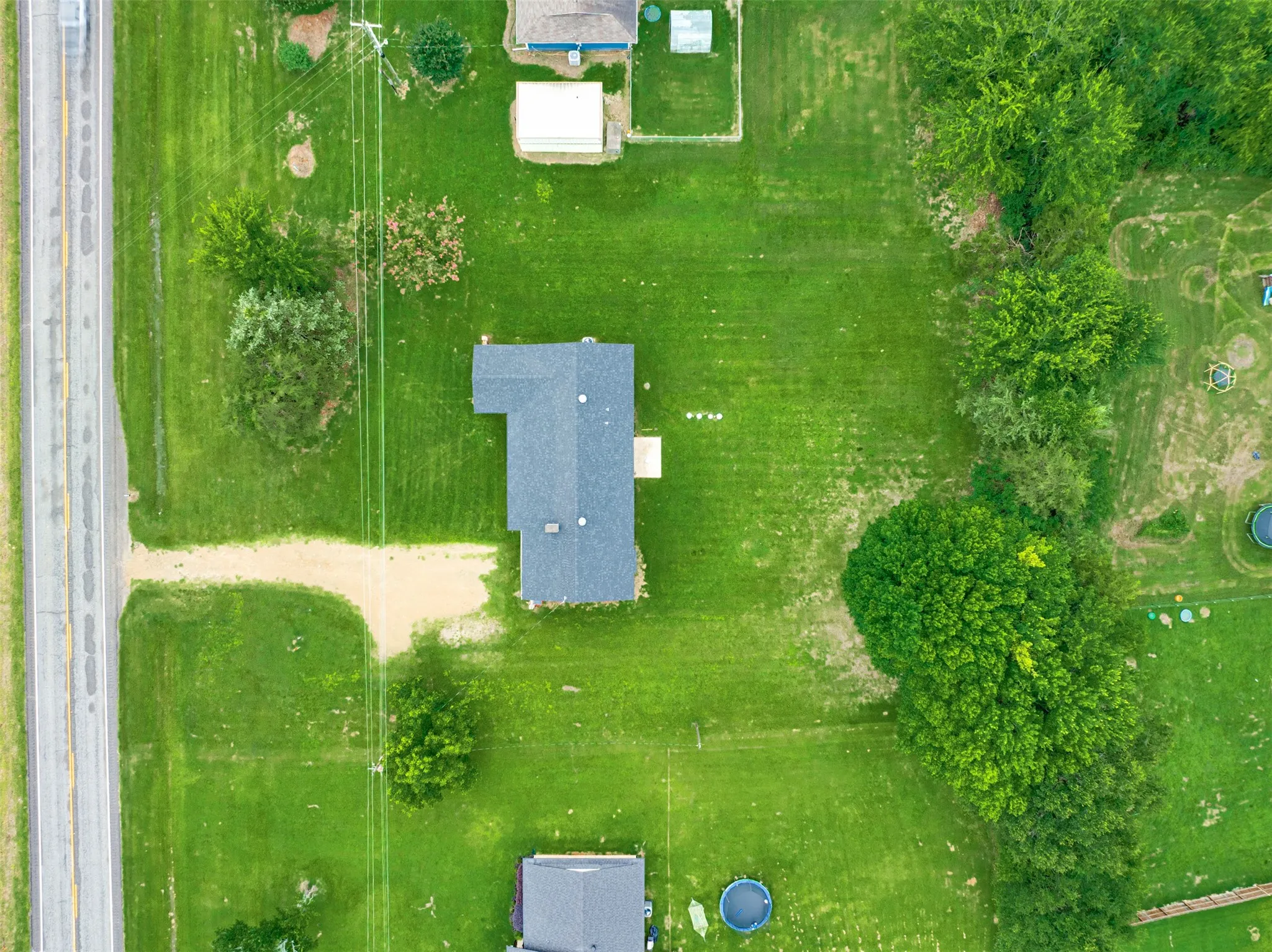 Single Family Residence For Sale in Franklin (TX) County , 1535 US Highway 67 E, Mount Vernon, Texas 75457, 3 Bedroom, 2 Bathroom, Garage spaces, 2,283 Sqft, built in 1982, mls#21313545, Real Estate Agent in Mount Vernon, Homes For Sale in Franklin (TX) county, Homes For Sale in Mount Vernon, Realtor in Mount Vernon Texas, Real Estate Brokerage Independent Realty Texas, Luminita Cordes Realtor