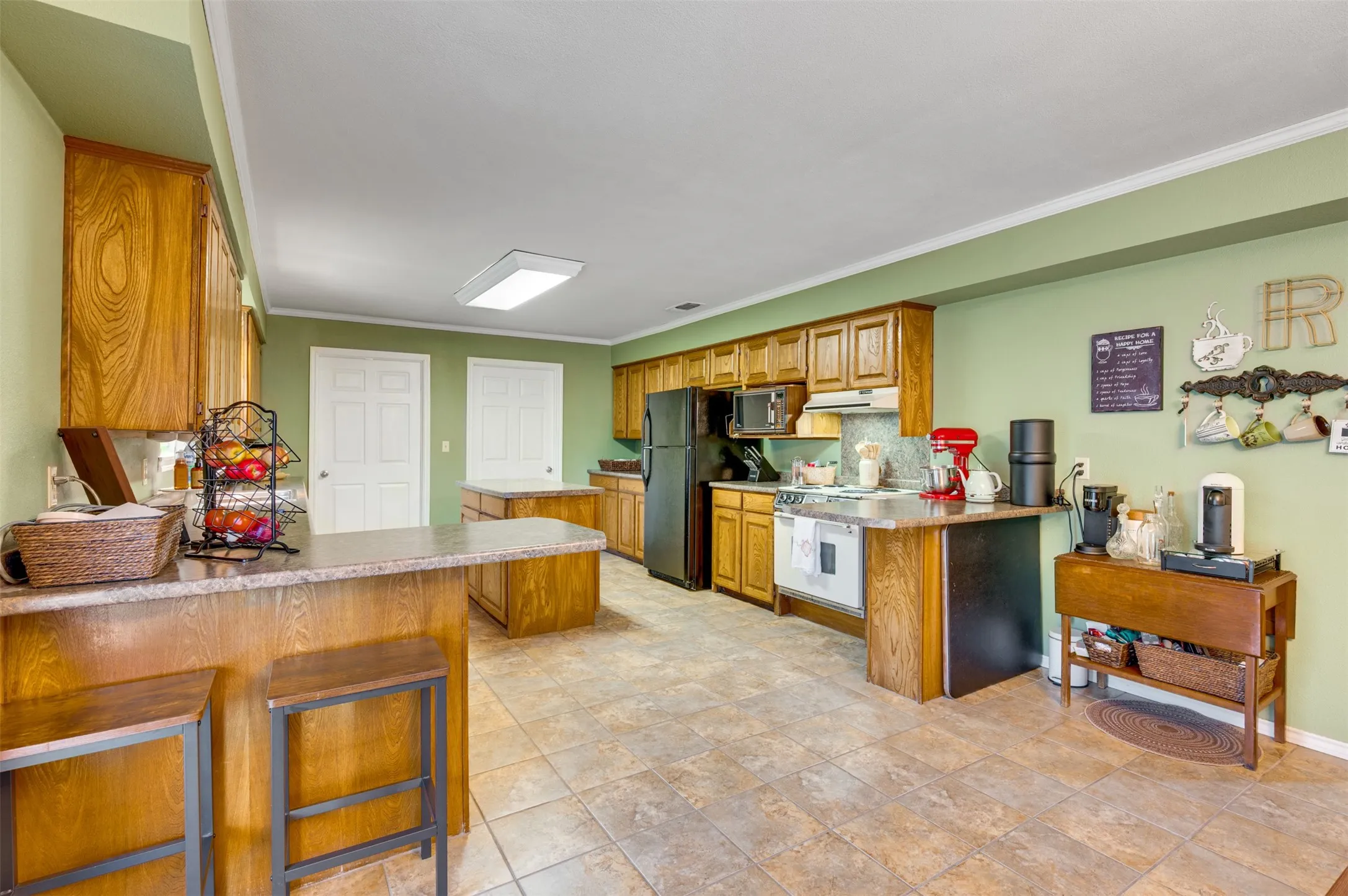 Single Family Residence For Sale in Franklin (TX) County , 1535 US Highway 67 E, Mount Vernon, Texas 75457, 3 Bedroom, 2 Bathroom, Garage spaces, 2,283 Sqft, built in 1982, mls#21313545, Real Estate Agent in Mount Vernon, Homes For Sale in Franklin (TX) county, Homes For Sale in Mount Vernon, Realtor in Mount Vernon Texas, Real Estate Brokerage Independent Realty Texas, Luminita Cordes Realtor