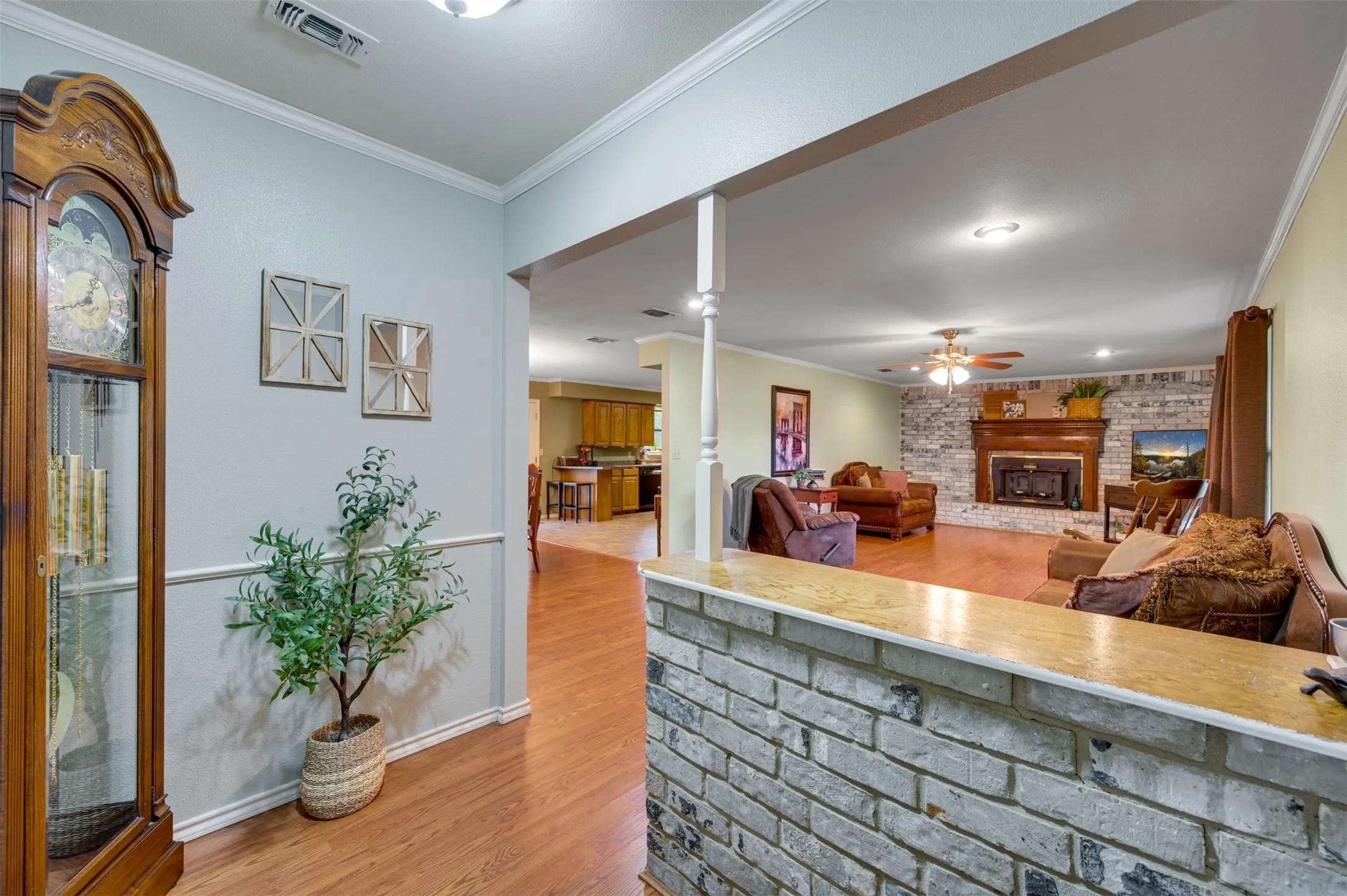 Single Family Residence For Sale in Franklin (TX) County , 1535 US Highway 67 E, Mount Vernon, Texas 75457, 3 Bedroom, 2 Bathroom, Garage spaces, 2,283 Sqft, built in 1982, mls#21313545, Real Estate Agent in Mount Vernon, Homes For Sale in Franklin (TX) county, Homes For Sale in Mount Vernon, Realtor in Mount Vernon Texas, Real Estate Brokerage Independent Realty Texas, Luminita Cordes Realtor