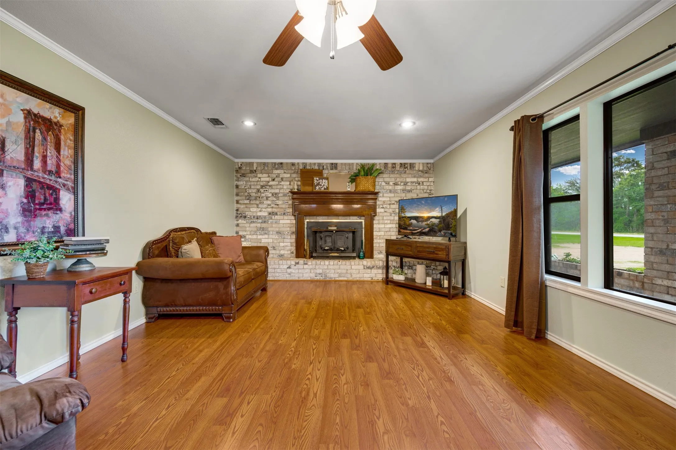 Single Family Residence For Sale in Franklin (TX) County , 1535 US Highway 67 E, Mount Vernon, Texas 75457, 3 Bedroom, 2 Bathroom, Garage spaces, 2,283 Sqft, built in 1982, mls#21313545, Real Estate Agent in Mount Vernon, Homes For Sale in Franklin (TX) county, Homes For Sale in Mount Vernon, Realtor in Mount Vernon Texas, Real Estate Brokerage Independent Realty Texas, Luminita Cordes Realtor