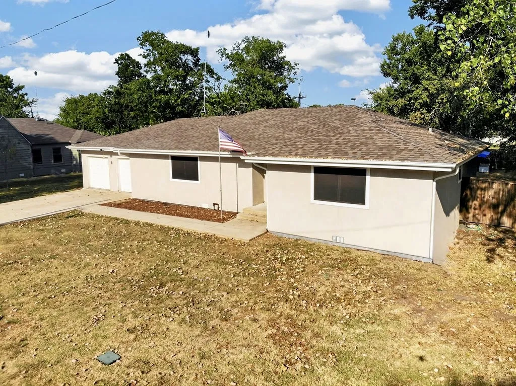 Single Family Residence For Sale in Hunt County , 702 N US Highway 69, Celeste, Texas 75423, 2 Bedroom, 2 Bathroom, 2 Garage spaces, 1,665 Sqft, built in 1948, mls#21313559, Real Estate Agent in Celeste, Homes For Sale in Hunt county, Homes For Sale in Celeste, Realtor in Celeste Texas, Real Estate Brokerage Independent Realty Texas, Luminita Cordes Realtor