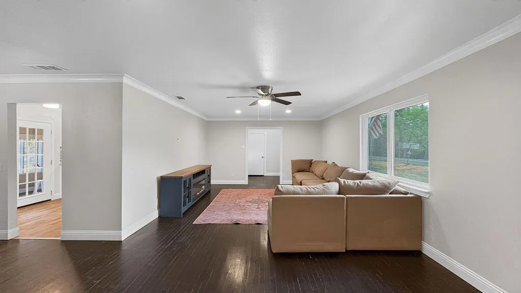 Single Family Residence For Sale in Hunt County , 702 N US Highway 69, Celeste, Texas 75423, 2 Bedroom, 2 Bathroom, 2 Garage spaces, 1,665 Sqft, built in 1948, mls#21313559, Real Estate Agent in Celeste, Homes For Sale in Hunt county, Homes For Sale in Celeste, Realtor in Celeste Texas, Real Estate Brokerage Independent Realty Texas, Luminita Cordes Realtor