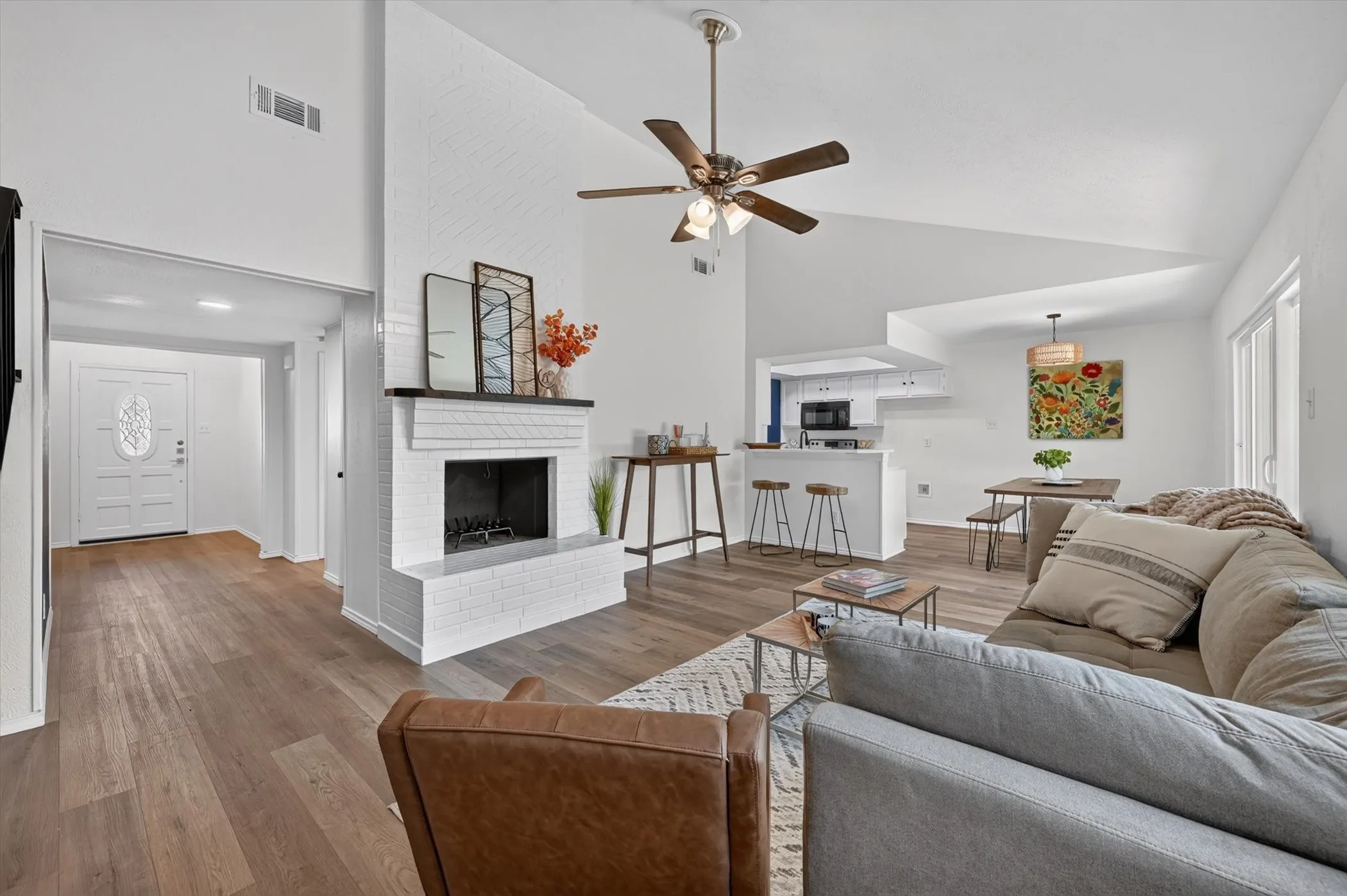 Single Family Residence For Sale in Dallas County , 1802 Rainbow Drive, Richardson, Texas 75081, 3 Bedroom, 2 Bathroom, 2 Garage spaces, 2,010 Sqft, built in 1971, mls#21312483, Real Estate Agent in Richardson, Homes For Sale in Dallas county, Homes For Sale in Richardson, Realtor in Richardson Texas, Real Estate Brokerage Independent Realty Texas, Luminita Cordes Realtor