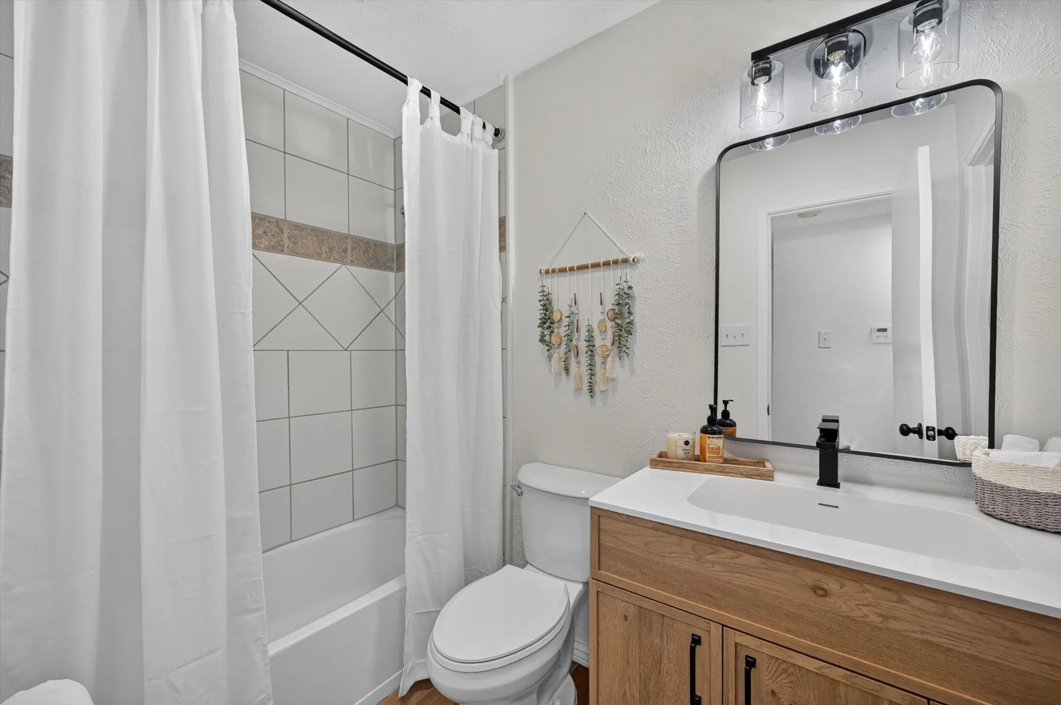 Single Family Residence For Sale in Dallas County , 1802 Rainbow Drive, Richardson, Texas 75081, 3 Bedroom, 2 Bathroom, 2 Garage spaces, 2,010 Sqft, built in 1971, mls#21312483, Real Estate Agent in Richardson, Homes For Sale in Dallas county, Homes For Sale in Richardson, Realtor in Richardson Texas, Real Estate Brokerage Independent Realty Texas, Luminita Cordes Realtor