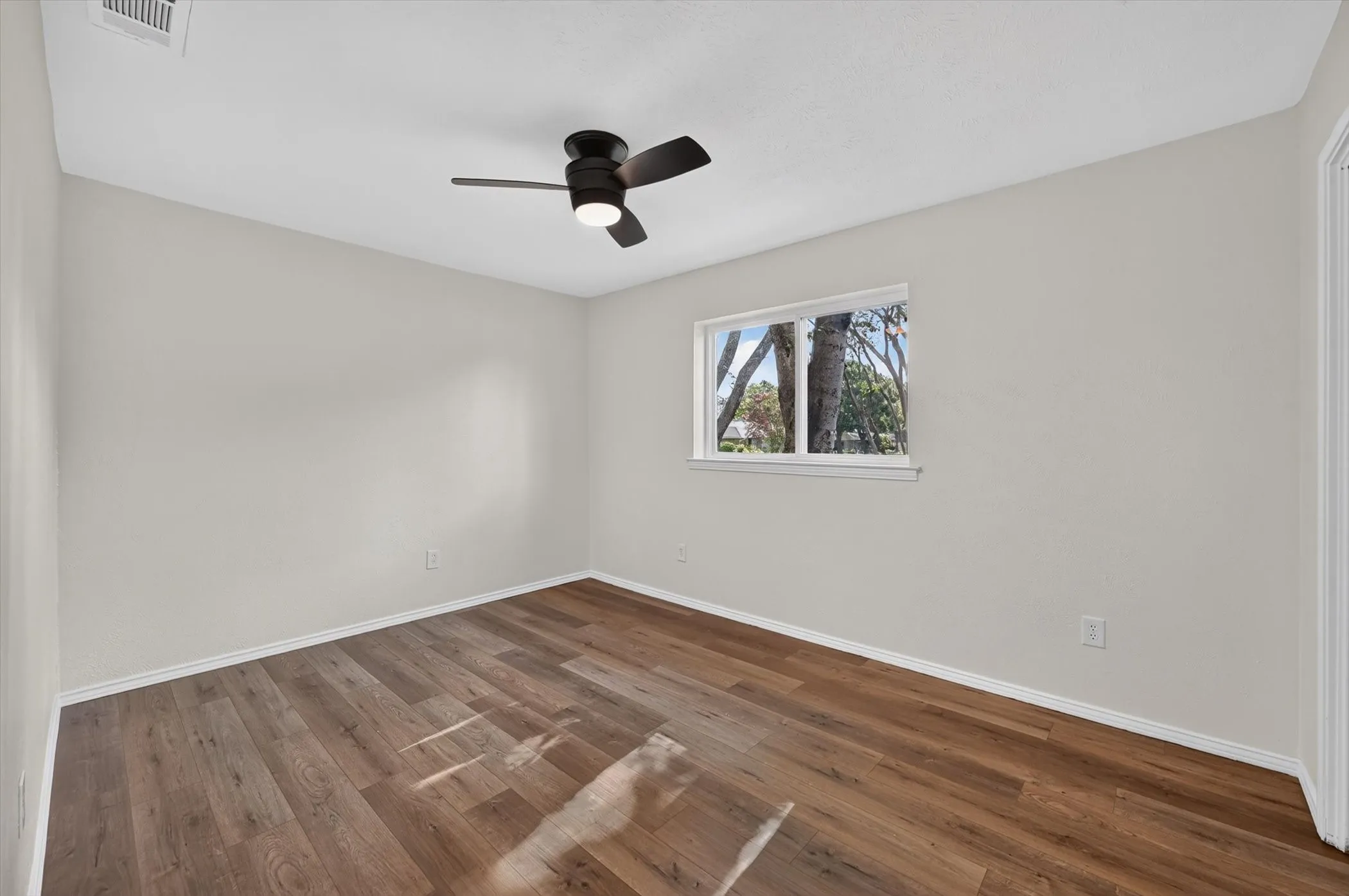 Single Family Residence For Sale in Dallas County , 1802 Rainbow Drive, Richardson, Texas 75081, 3 Bedroom, 2 Bathroom, 2 Garage spaces, 2,010 Sqft, built in 1971, mls#21312483, Real Estate Agent in Richardson, Homes For Sale in Dallas county, Homes For Sale in Richardson, Realtor in Richardson Texas, Real Estate Brokerage Independent Realty Texas, Luminita Cordes Realtor