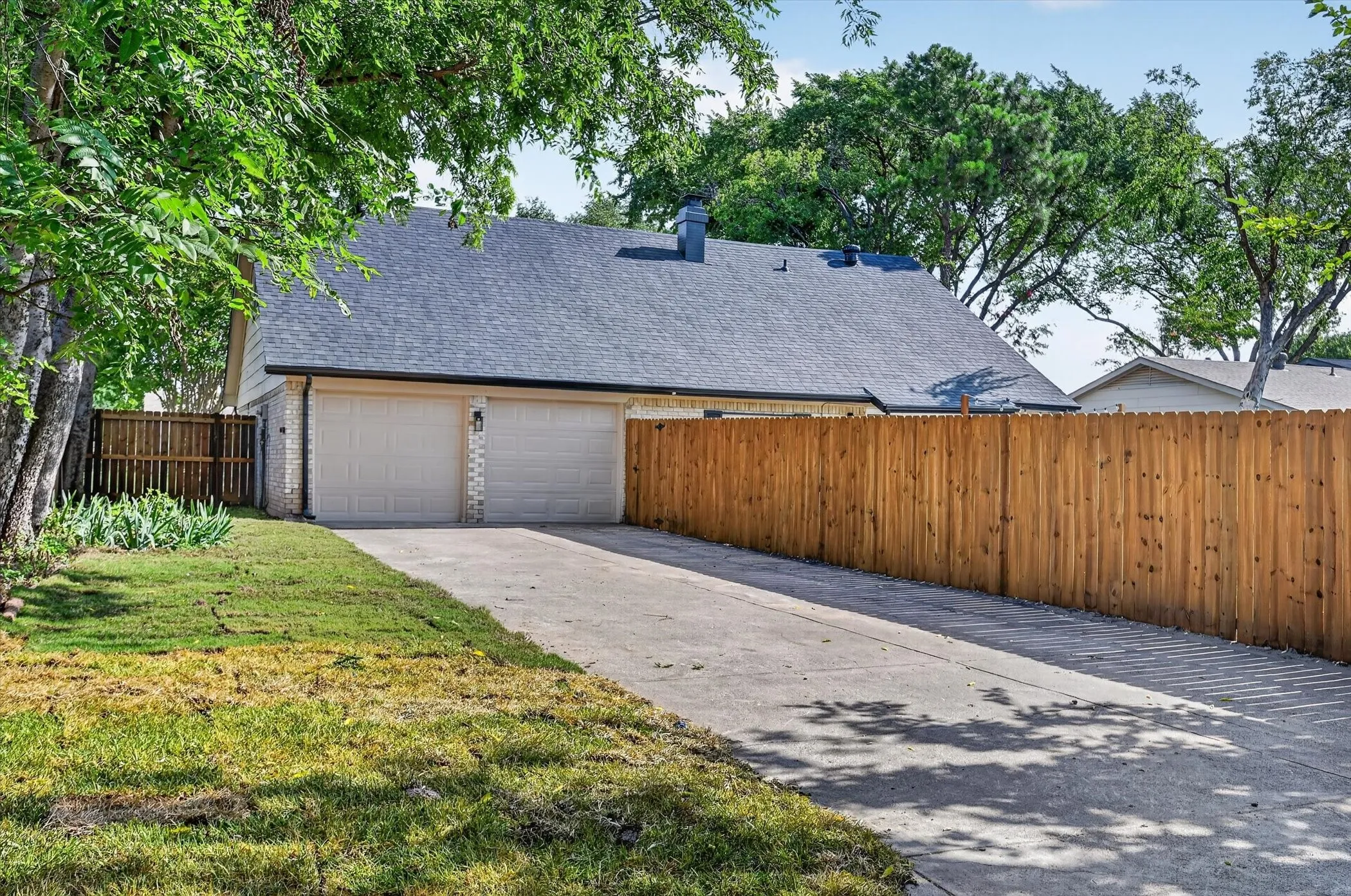 Single Family Residence For Sale in Dallas County , 1802 Rainbow Drive, Richardson, Texas 75081, 3 Bedroom, 2 Bathroom, 2 Garage spaces, 2,010 Sqft, built in 1971, mls#21312483, Real Estate Agent in Richardson, Homes For Sale in Dallas county, Homes For Sale in Richardson, Realtor in Richardson Texas, Real Estate Brokerage Independent Realty Texas, Luminita Cordes Realtor