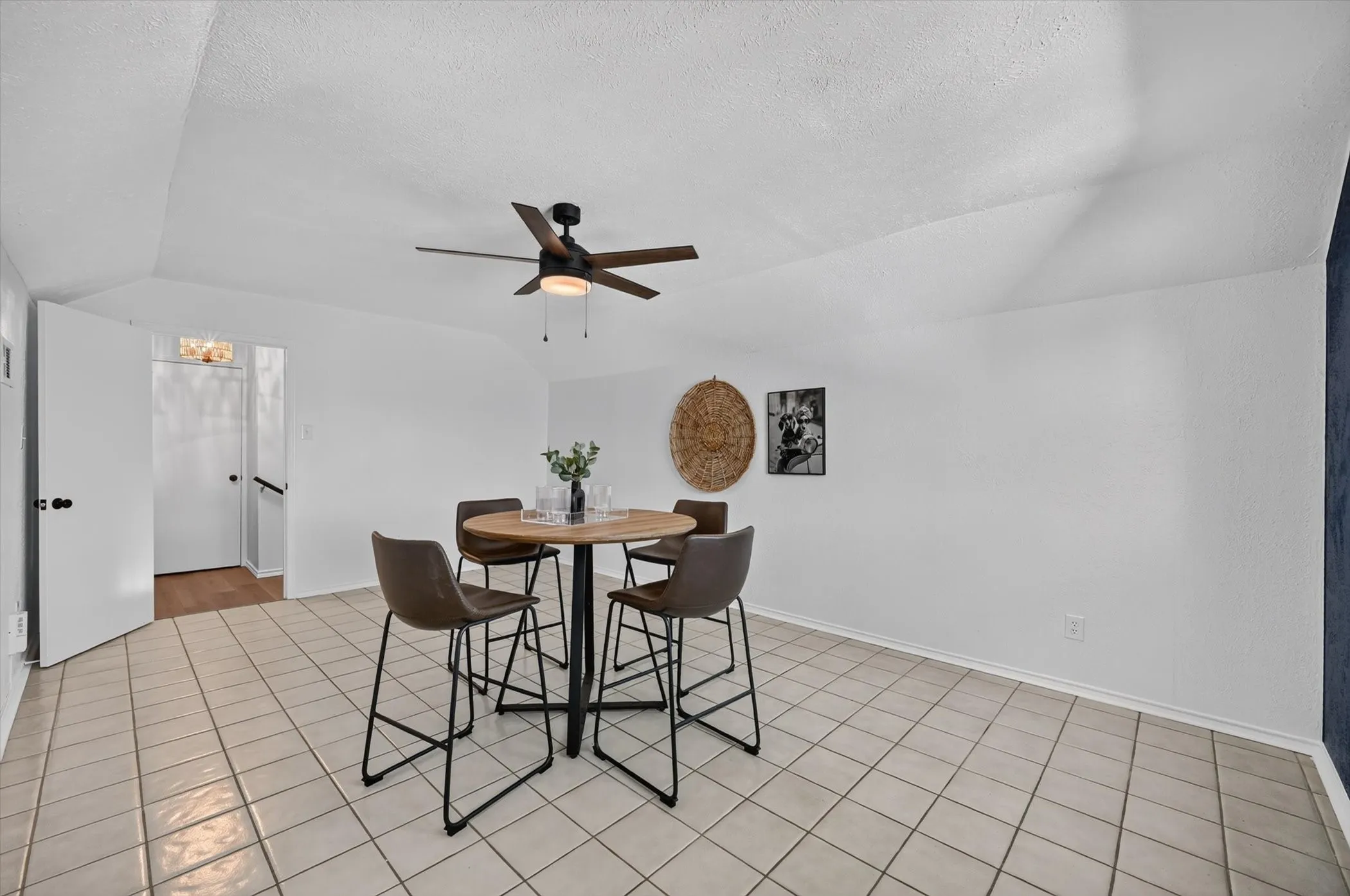 Single Family Residence For Sale in Dallas County , 1802 Rainbow Drive, Richardson, Texas 75081, 3 Bedroom, 2 Bathroom, 2 Garage spaces, 2,010 Sqft, built in 1971, mls#21312483, Real Estate Agent in Richardson, Homes For Sale in Dallas county, Homes For Sale in Richardson, Realtor in Richardson Texas, Real Estate Brokerage Independent Realty Texas, Luminita Cordes Realtor