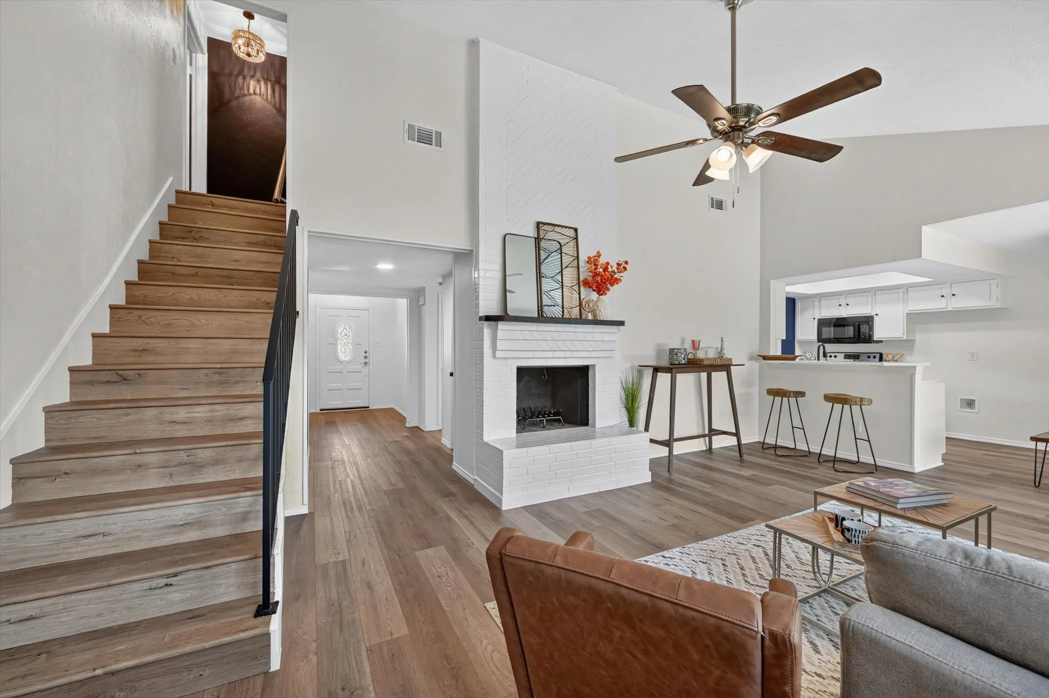 Single Family Residence For Sale in Dallas County , 1802 Rainbow Drive, Richardson, Texas 75081, 3 Bedroom, 2 Bathroom, 2 Garage spaces, 2,010 Sqft, built in 1971, mls#21312483, Real Estate Agent in Richardson, Homes For Sale in Dallas county, Homes For Sale in Richardson, Realtor in Richardson Texas, Real Estate Brokerage Independent Realty Texas, Luminita Cordes Realtor