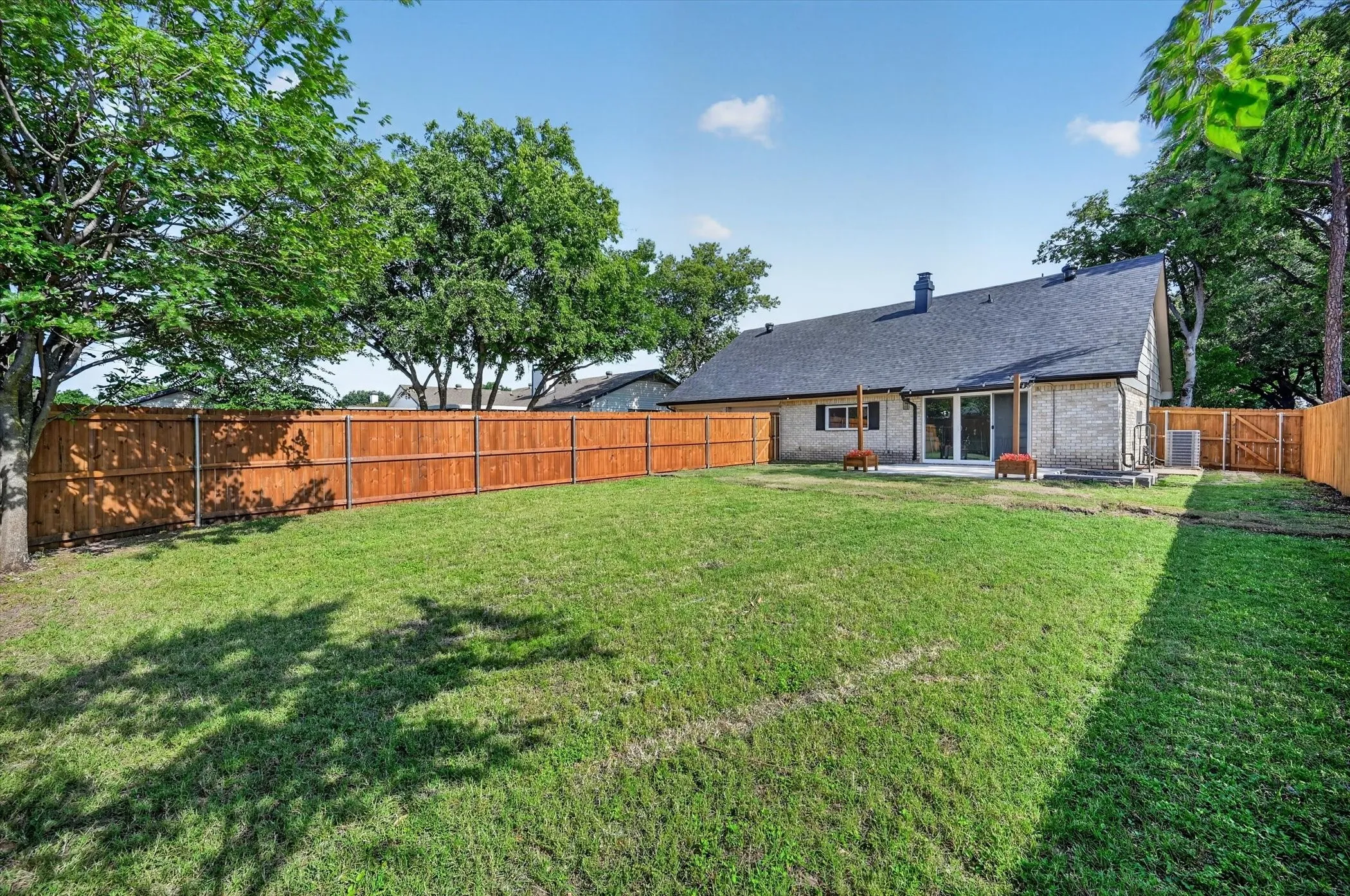 Single Family Residence For Sale in Dallas County , 1802 Rainbow Drive, Richardson, Texas 75081, 3 Bedroom, 2 Bathroom, 2 Garage spaces, 2,010 Sqft, built in 1971, mls#21312483, Real Estate Agent in Richardson, Homes For Sale in Dallas county, Homes For Sale in Richardson, Realtor in Richardson Texas, Real Estate Brokerage Independent Realty Texas, Luminita Cordes Realtor