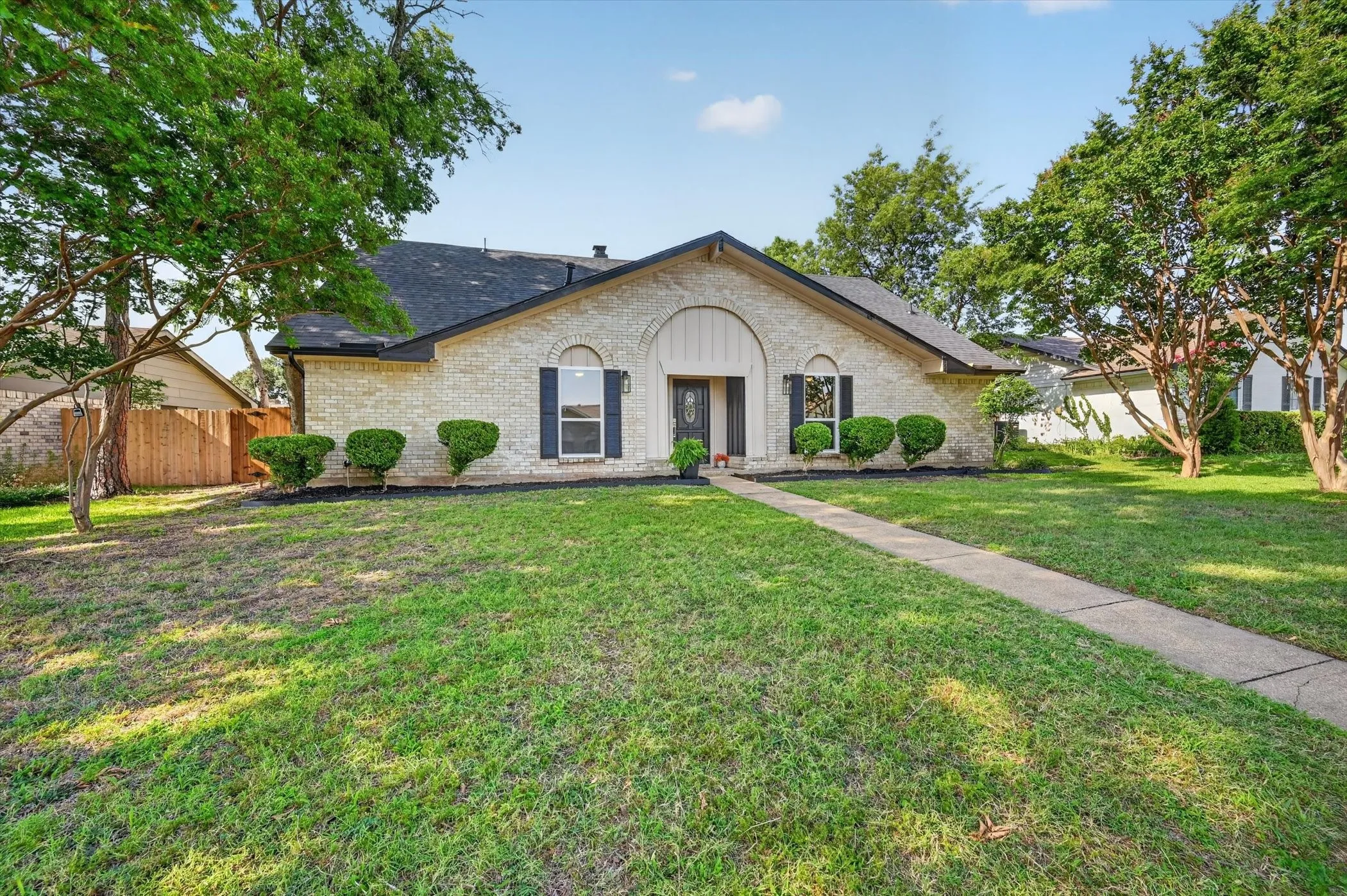 Single Family Residence For Sale in Dallas County , 1802 Rainbow Drive, Richardson, Texas 75081, 3 Bedroom, 2 Bathroom, 2 Garage spaces, 2,010 Sqft, built in 1971, mls#21312483, Real Estate Agent in Richardson, Homes For Sale in Dallas county, Homes For Sale in Richardson, Realtor in Richardson Texas, Real Estate Brokerage Independent Realty Texas, Luminita Cordes Realtor